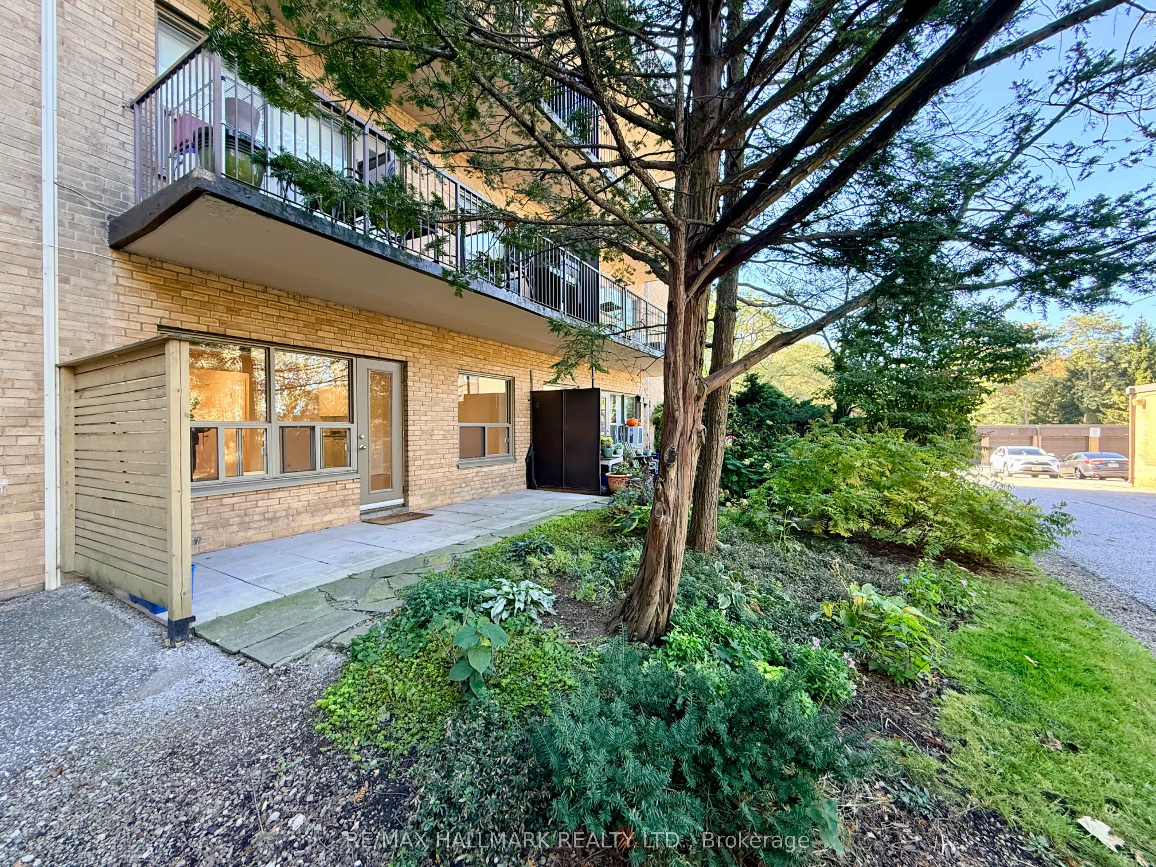 28 Upper Canada Drive #111