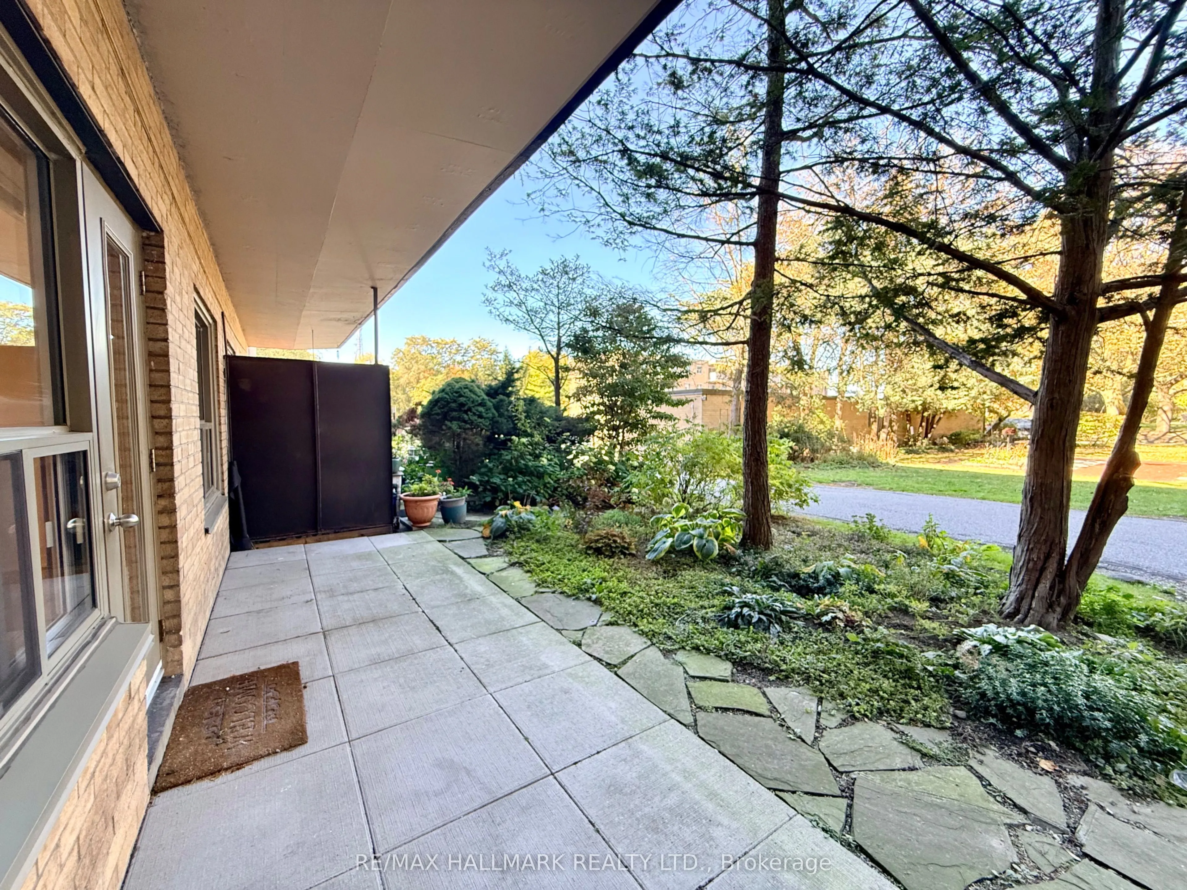 28 Upper Canada Drive #111