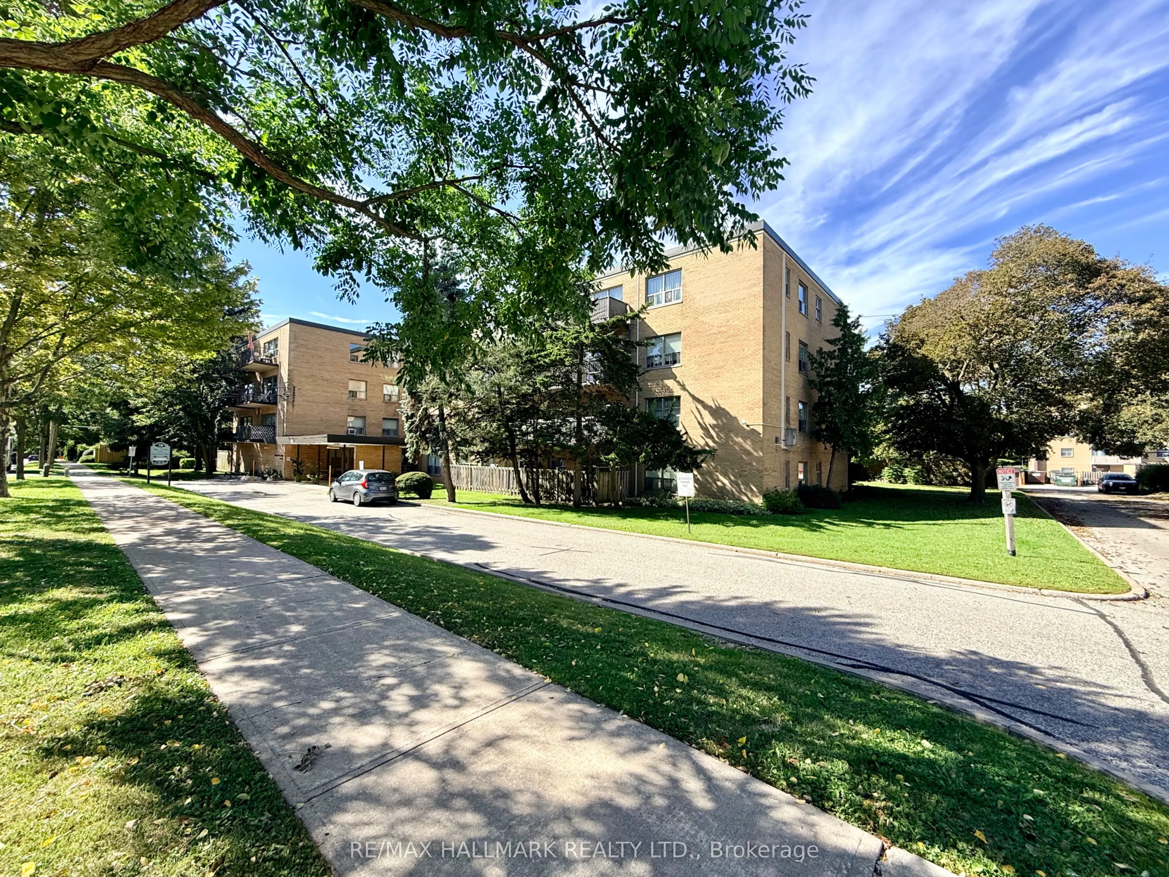 28 Upper Canada Drive #111