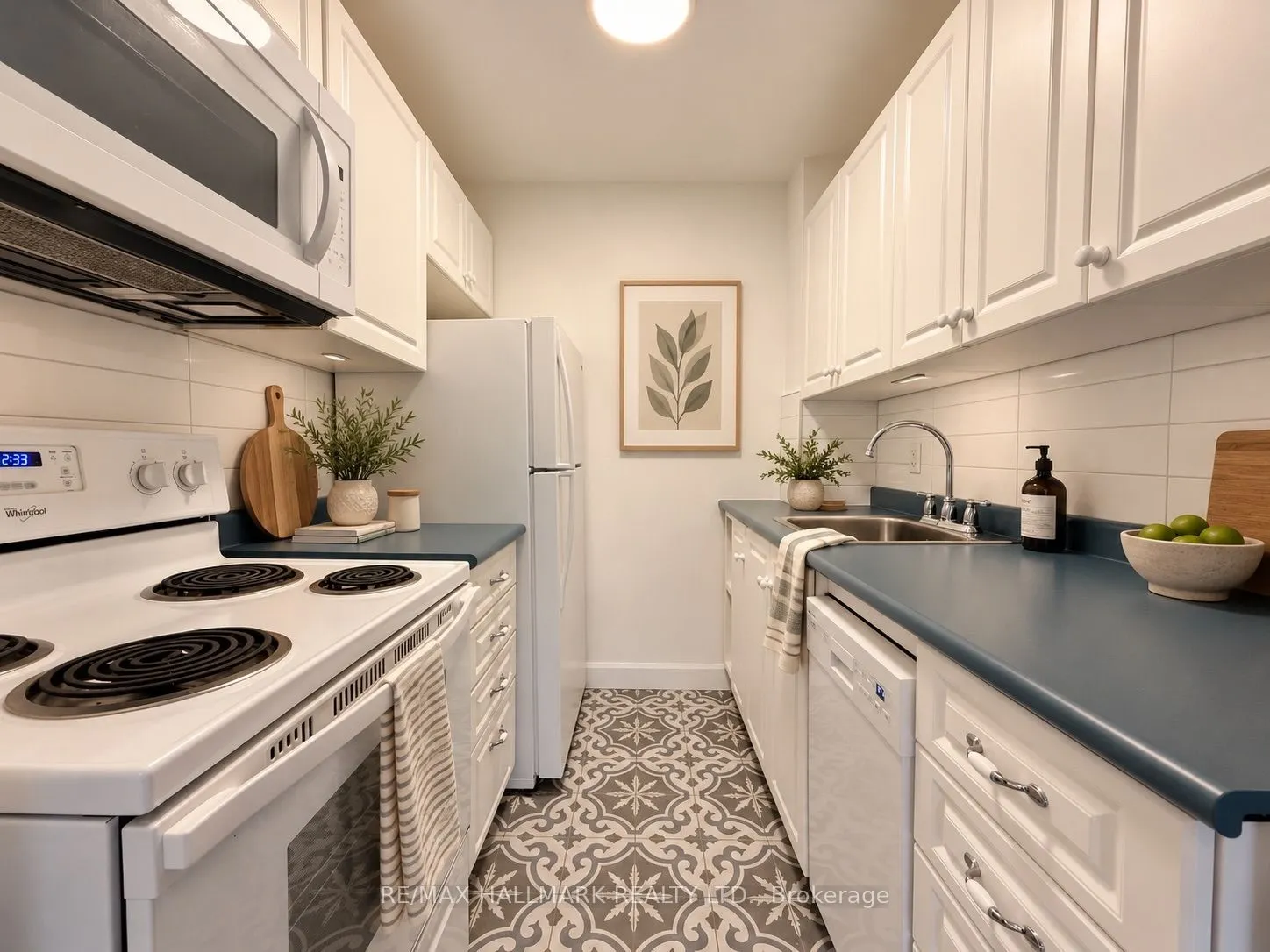 28 Upper Canada Drive #111