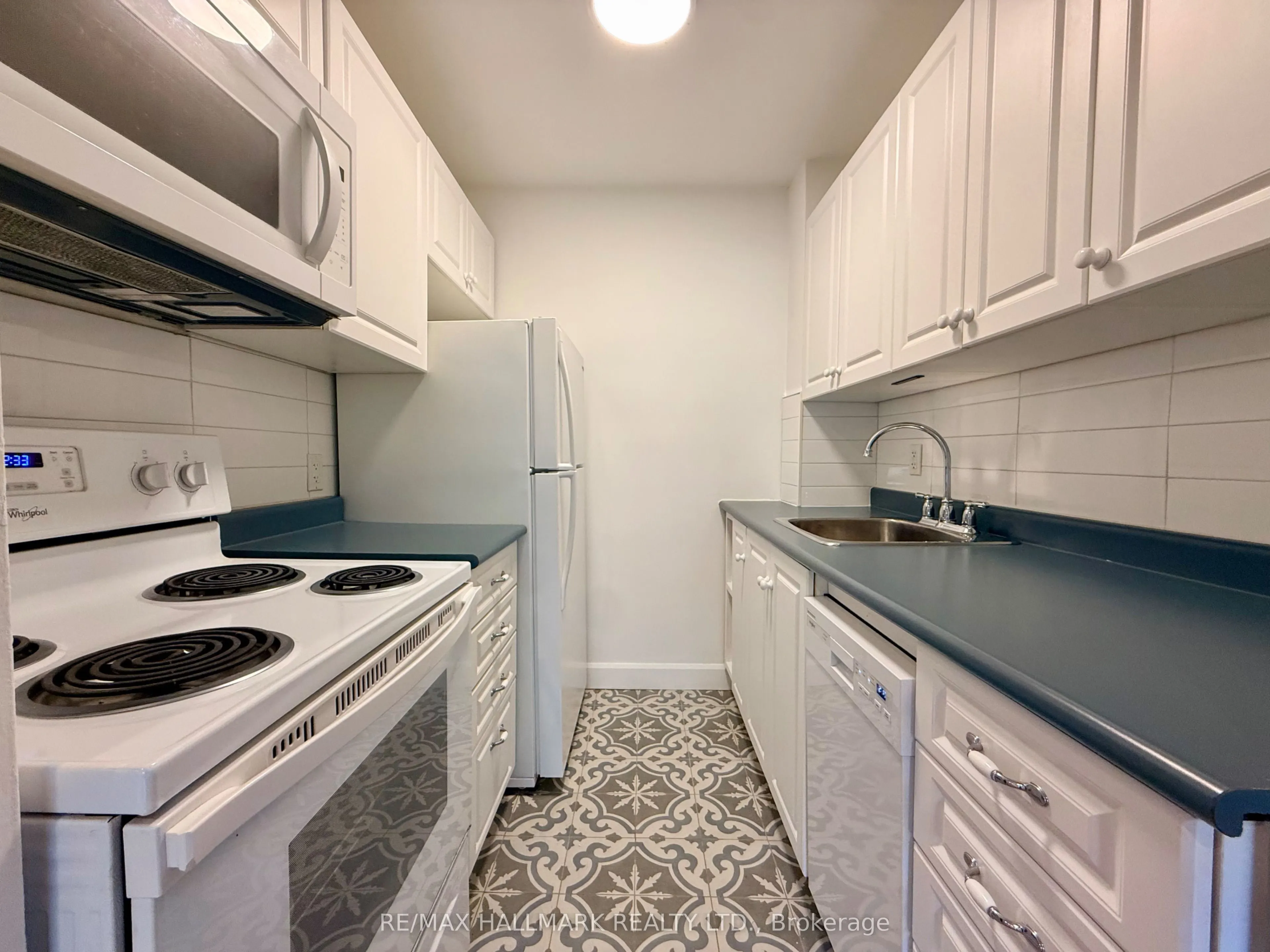 28 Upper Canada Drive #111