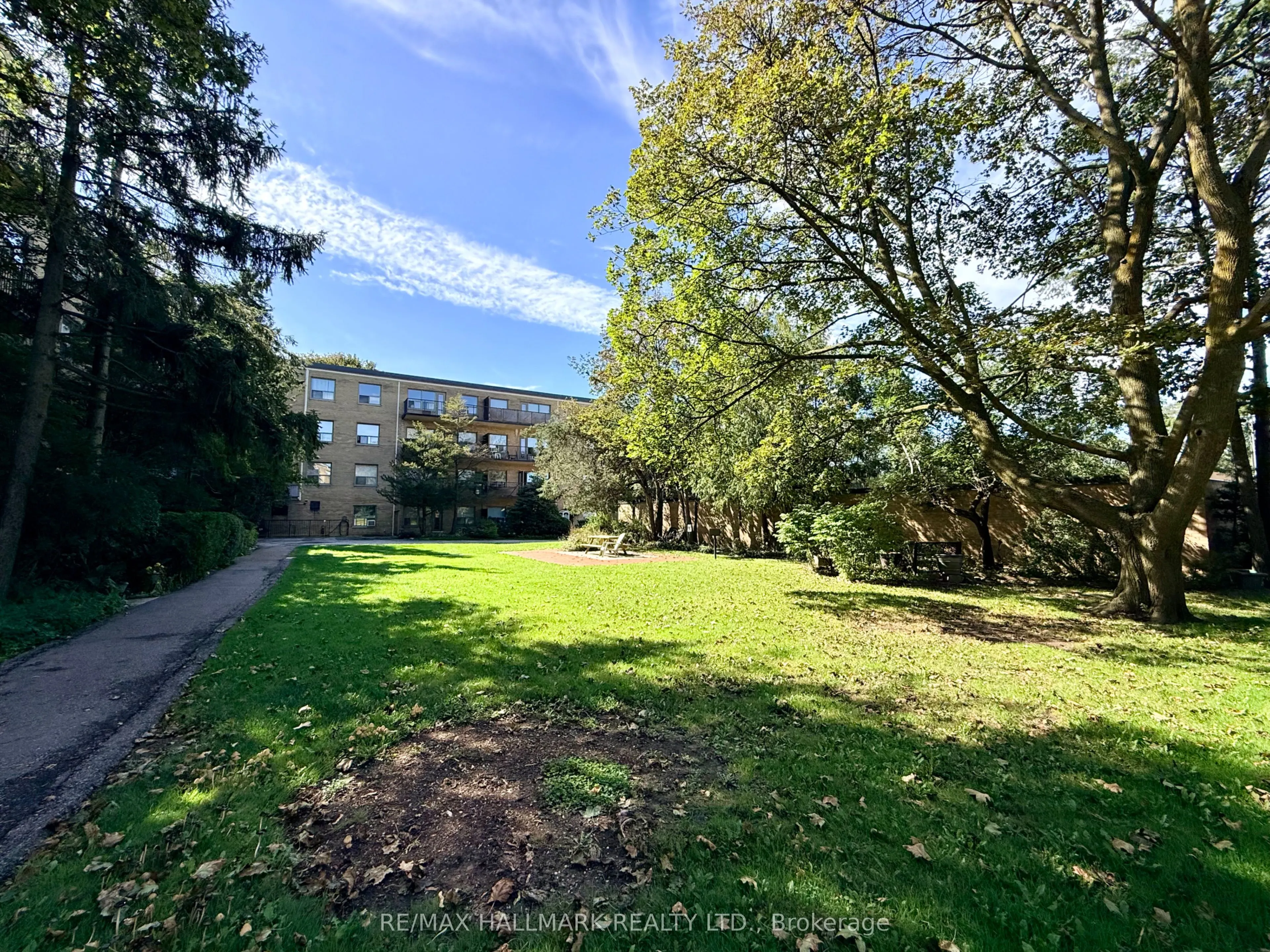28 Upper Canada Drive #111