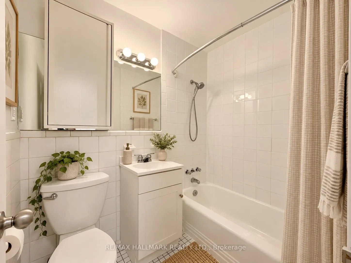 28 Upper Canada Drive #111