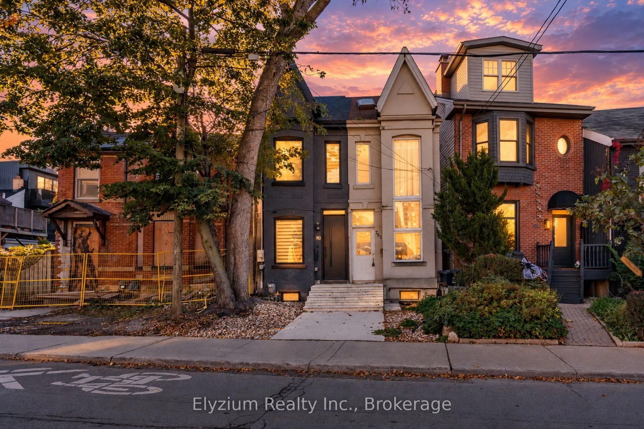 785 Adelaide Street W