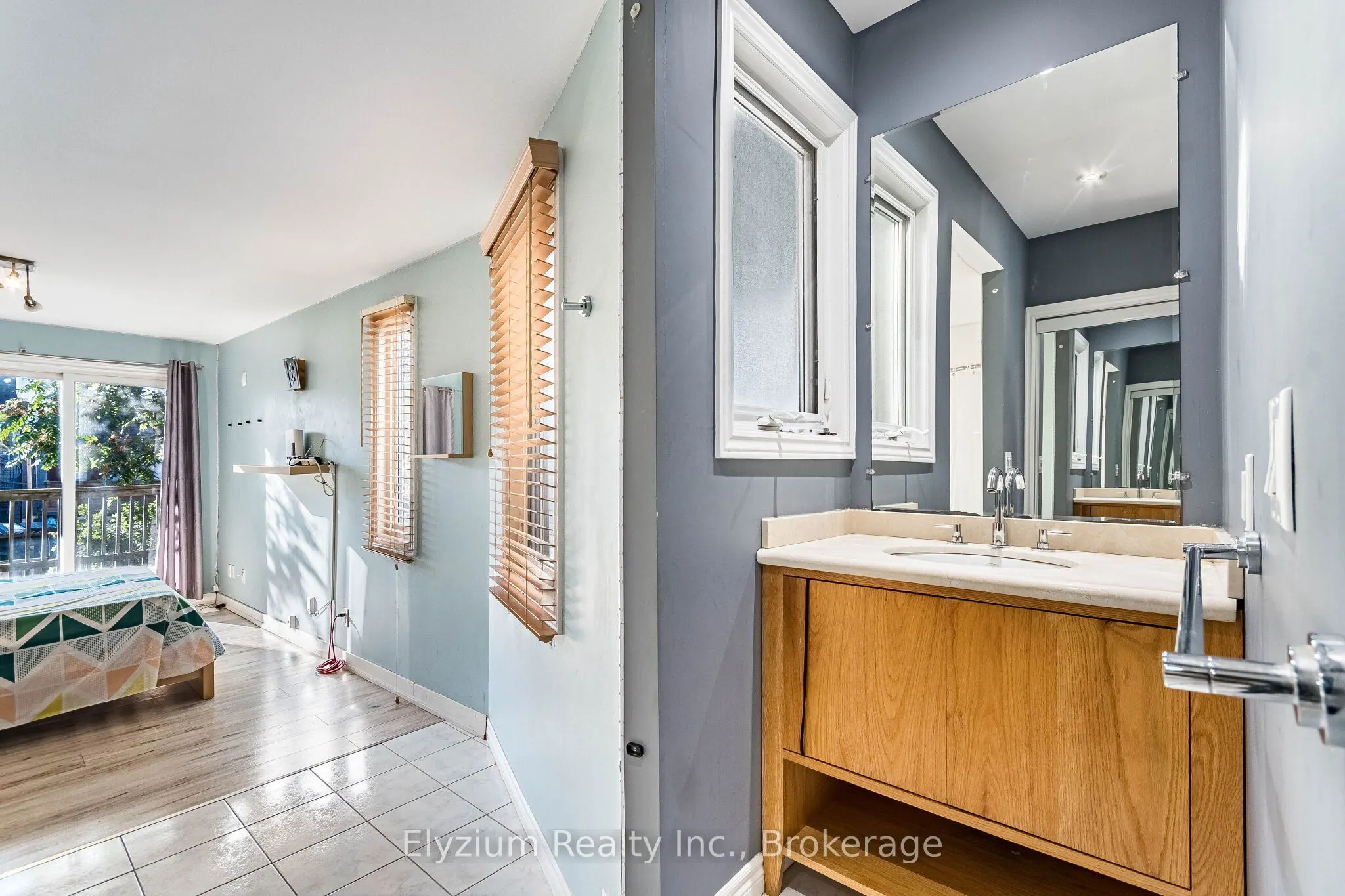 785 Adelaide Street W