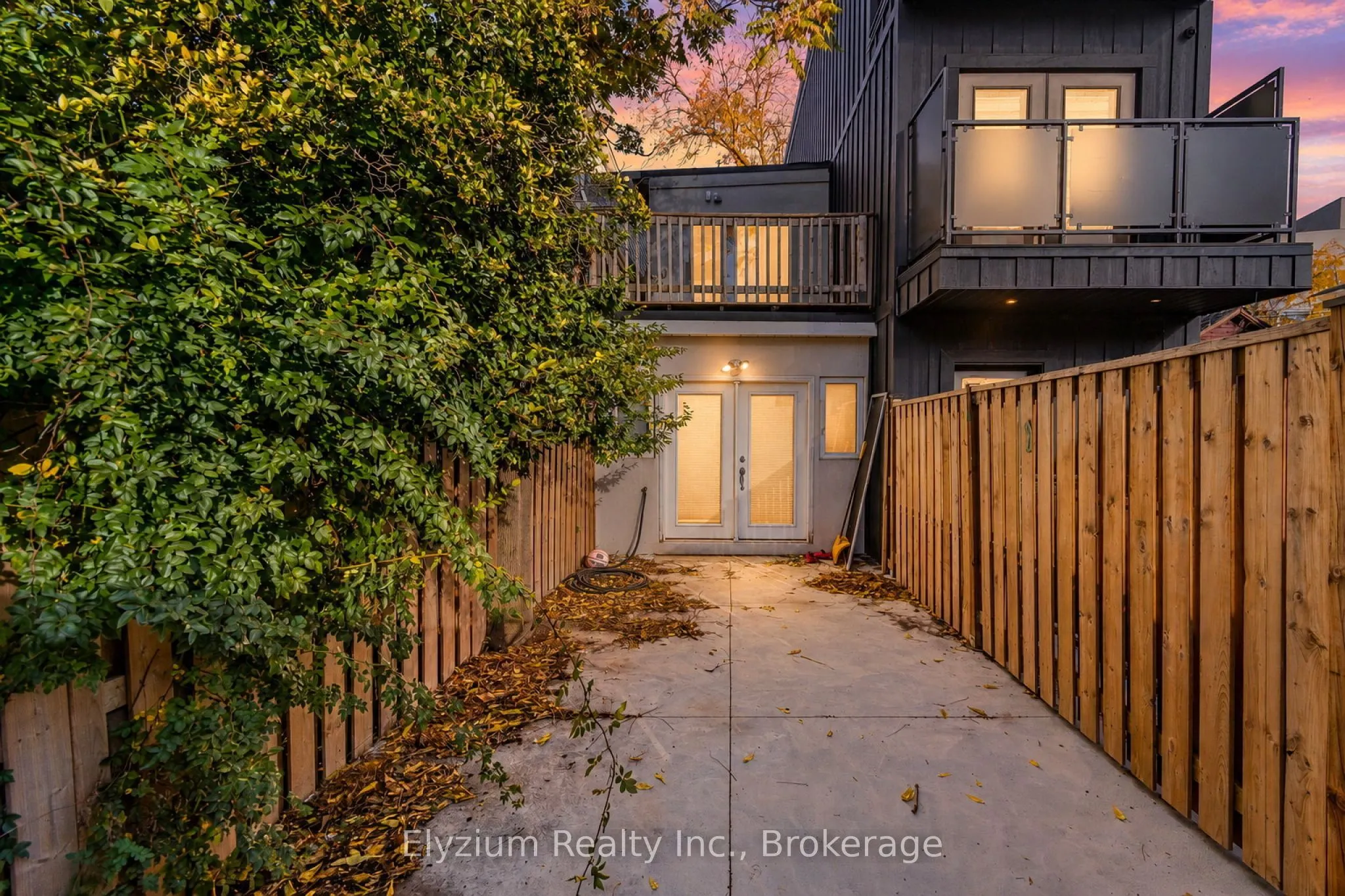 785 Adelaide Street W