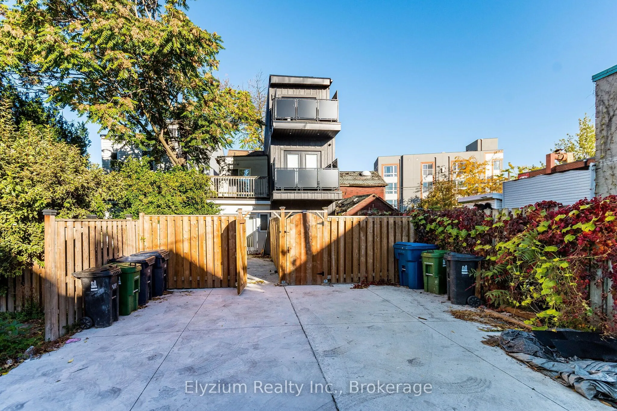 785 Adelaide Street W