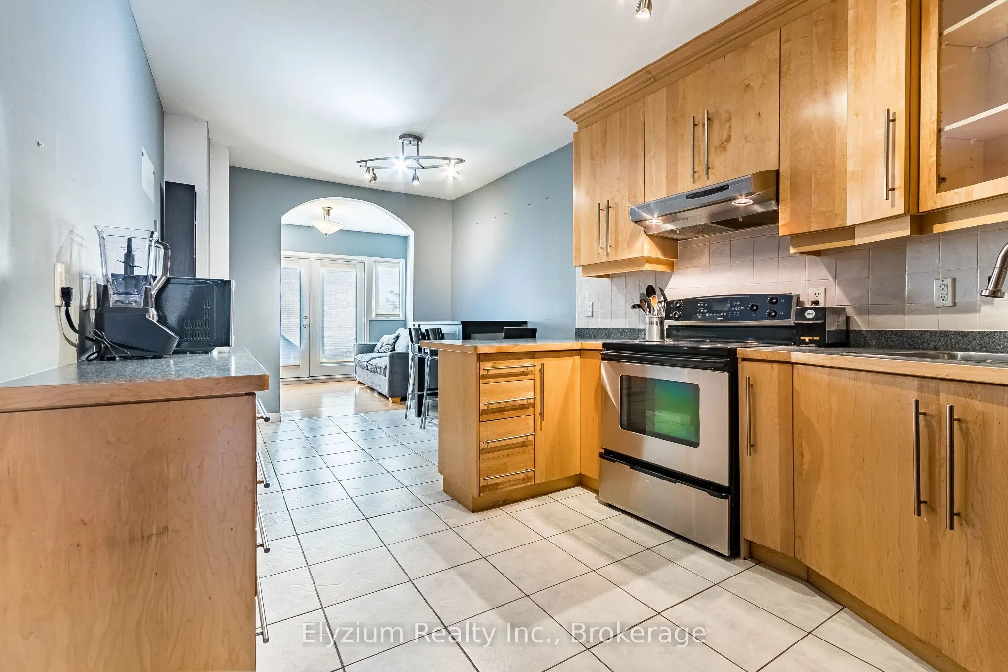 785 Adelaide Street W