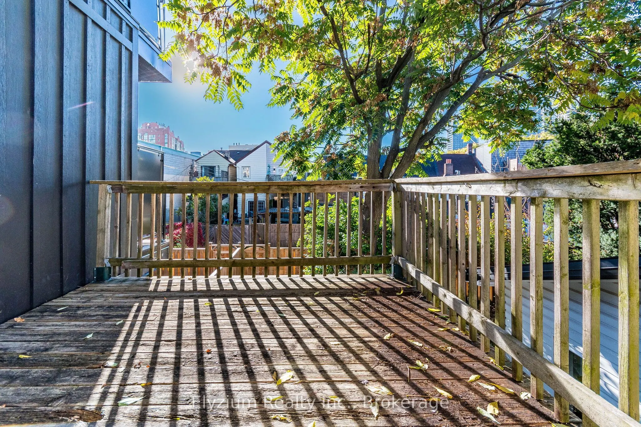 785 Adelaide Street W