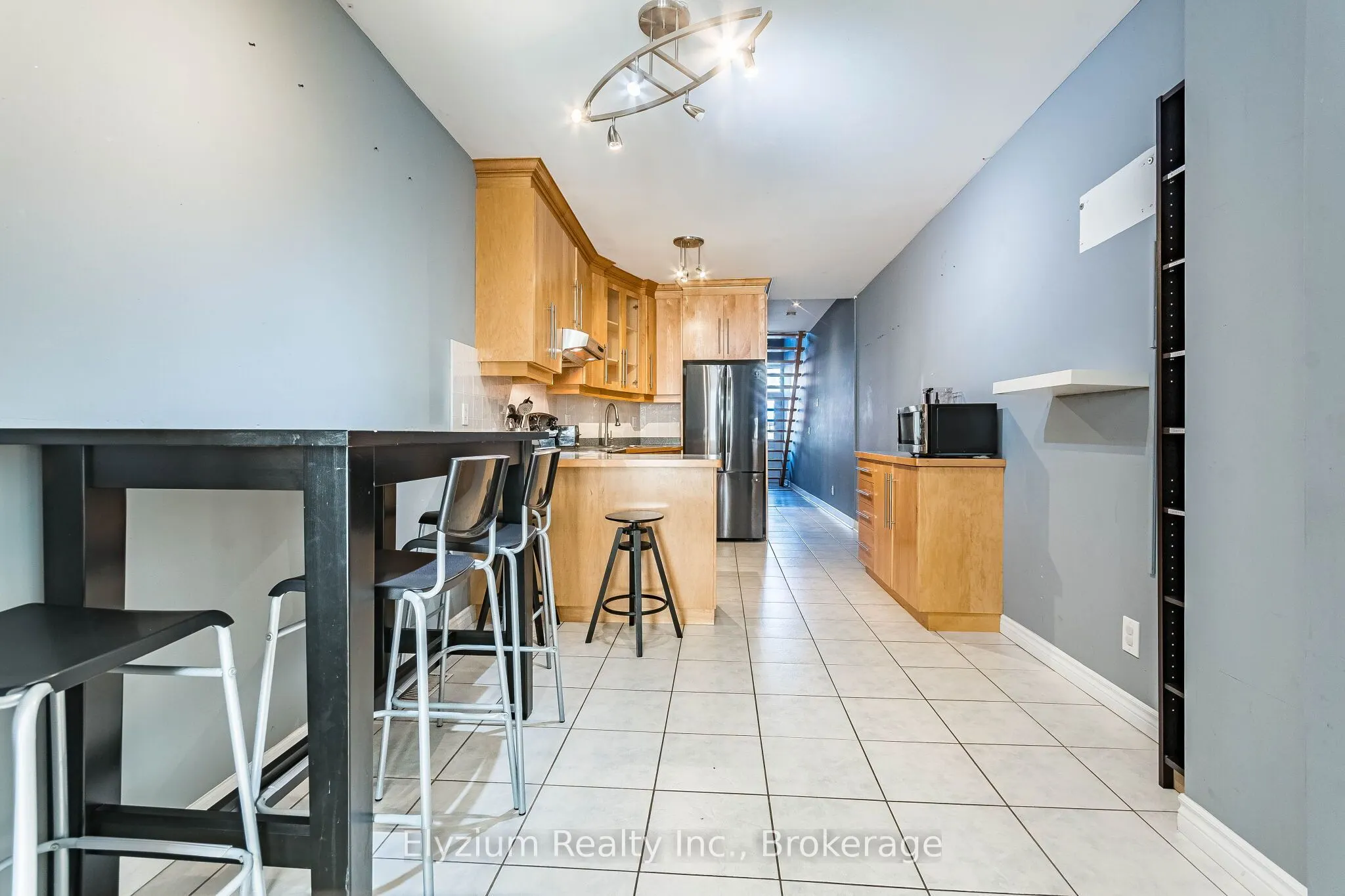 785 Adelaide Street W