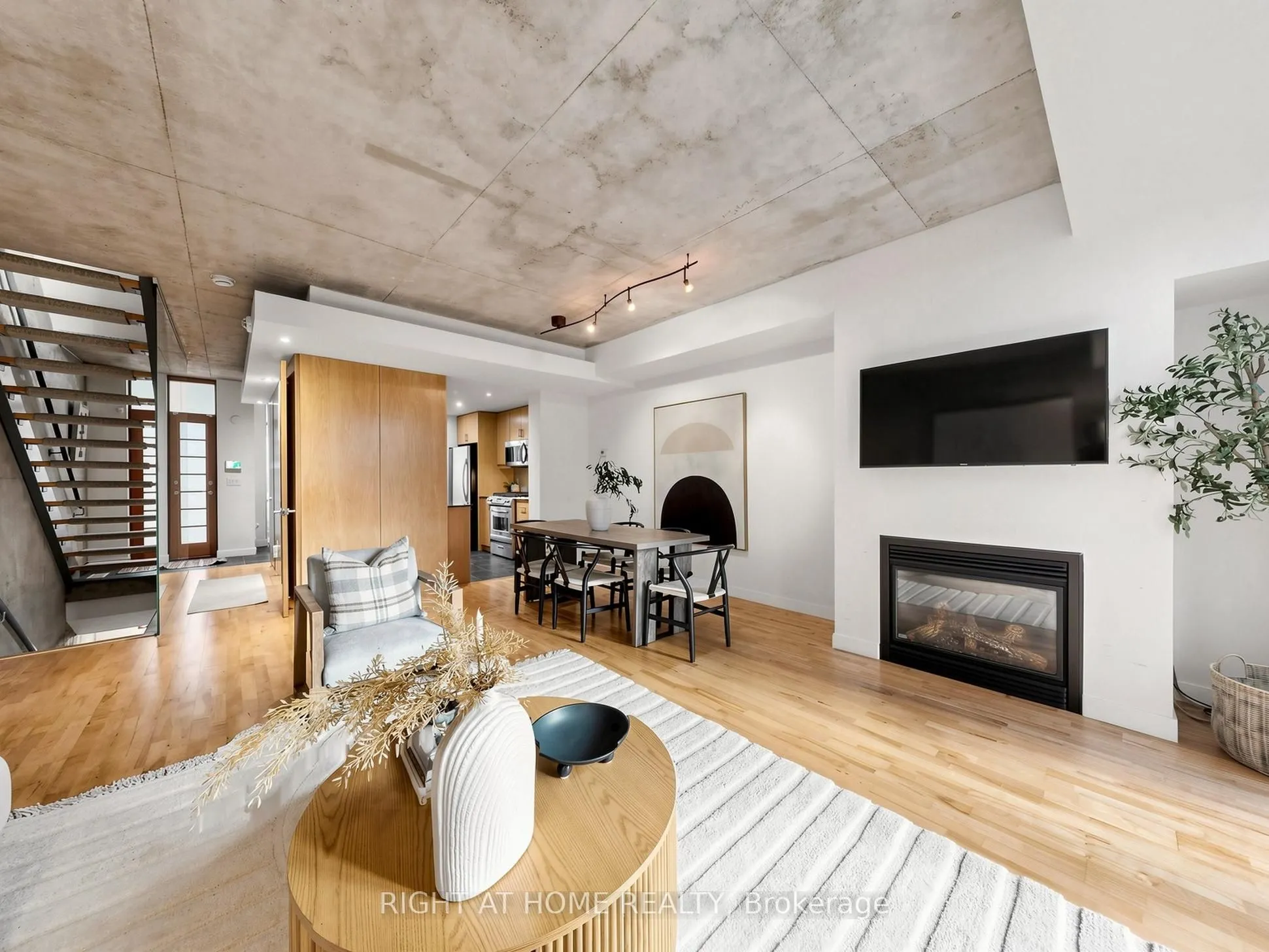 295 Mutual Street #4