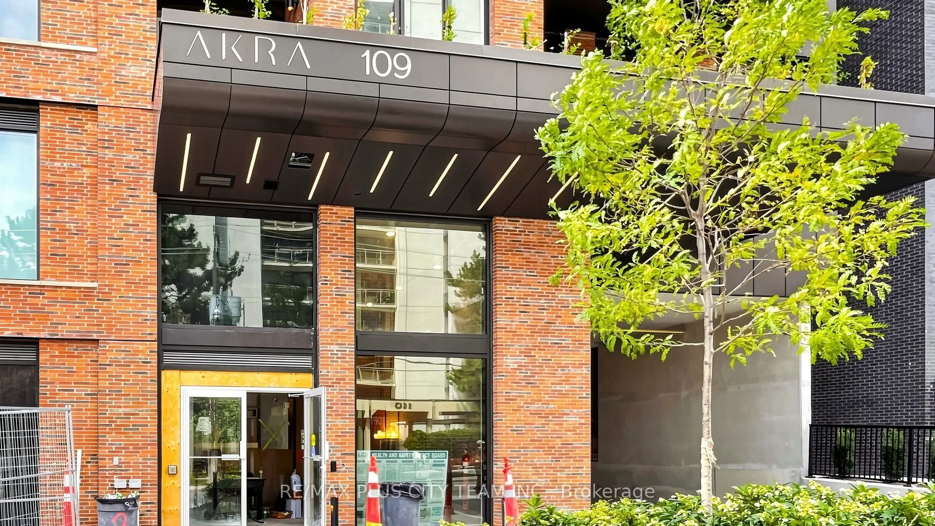 109 Erskine Avenue #1703