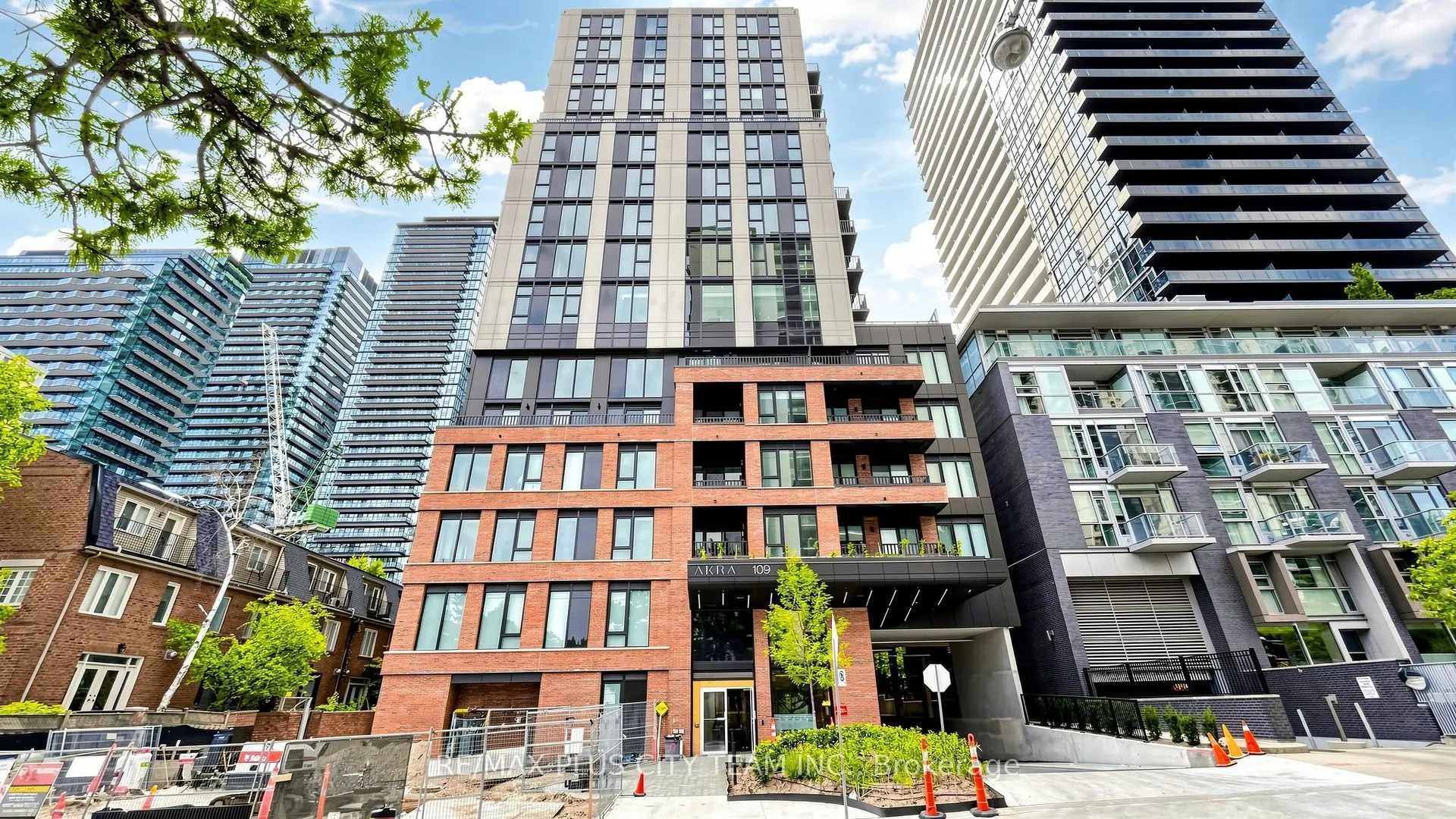 109 Erskine Avenue #1703