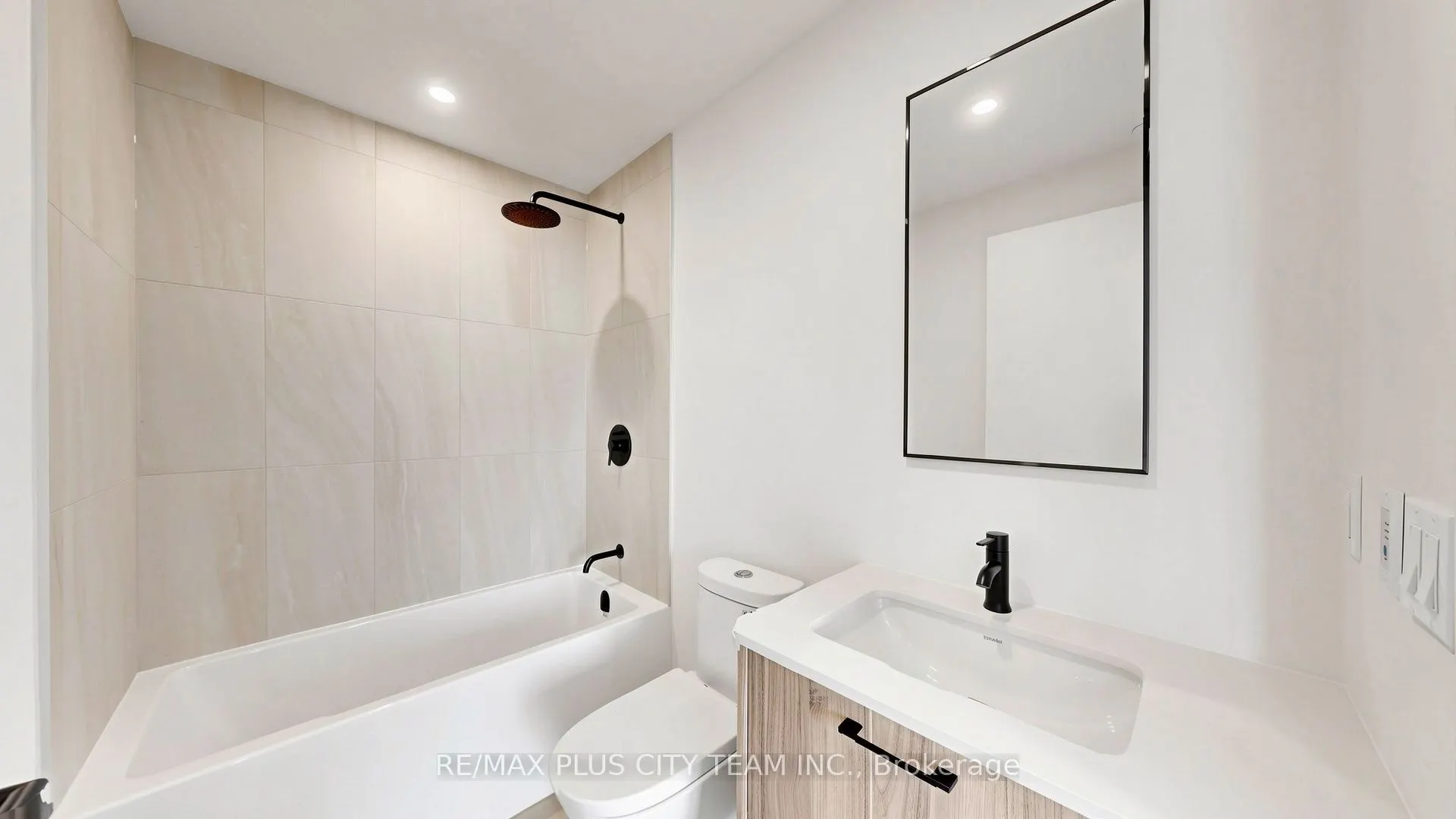 109 Erskine Avenue #1703