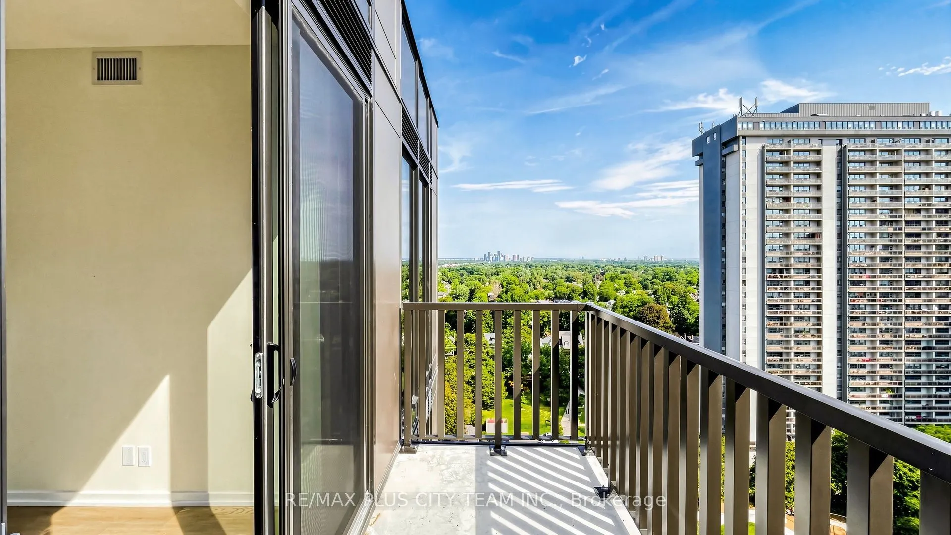 109 Erskine Avenue #1703