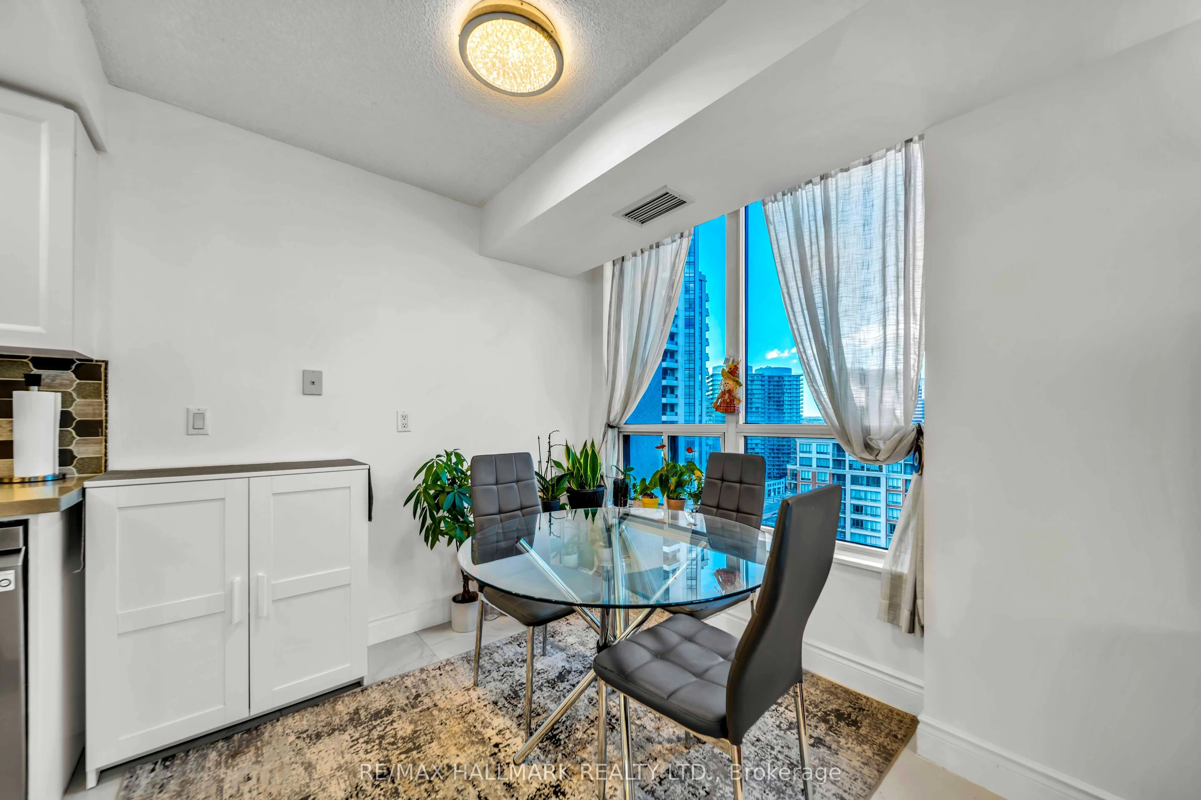 10 Northtown Way #1812