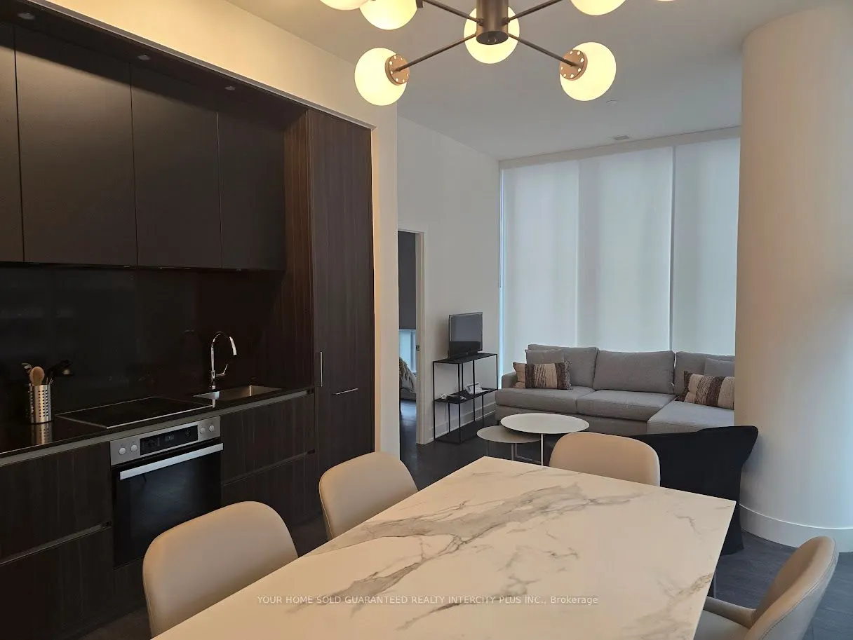 35 Mercer Street W #811