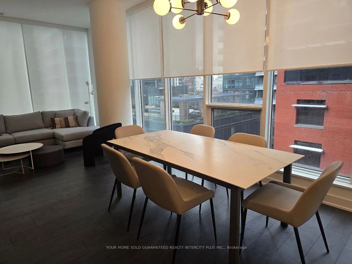 35 Mercer Street W #811