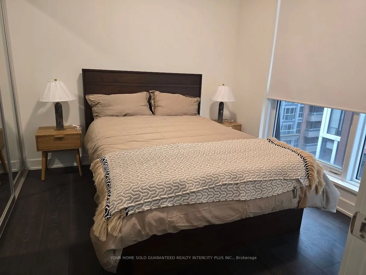 35 Mercer Street W #811