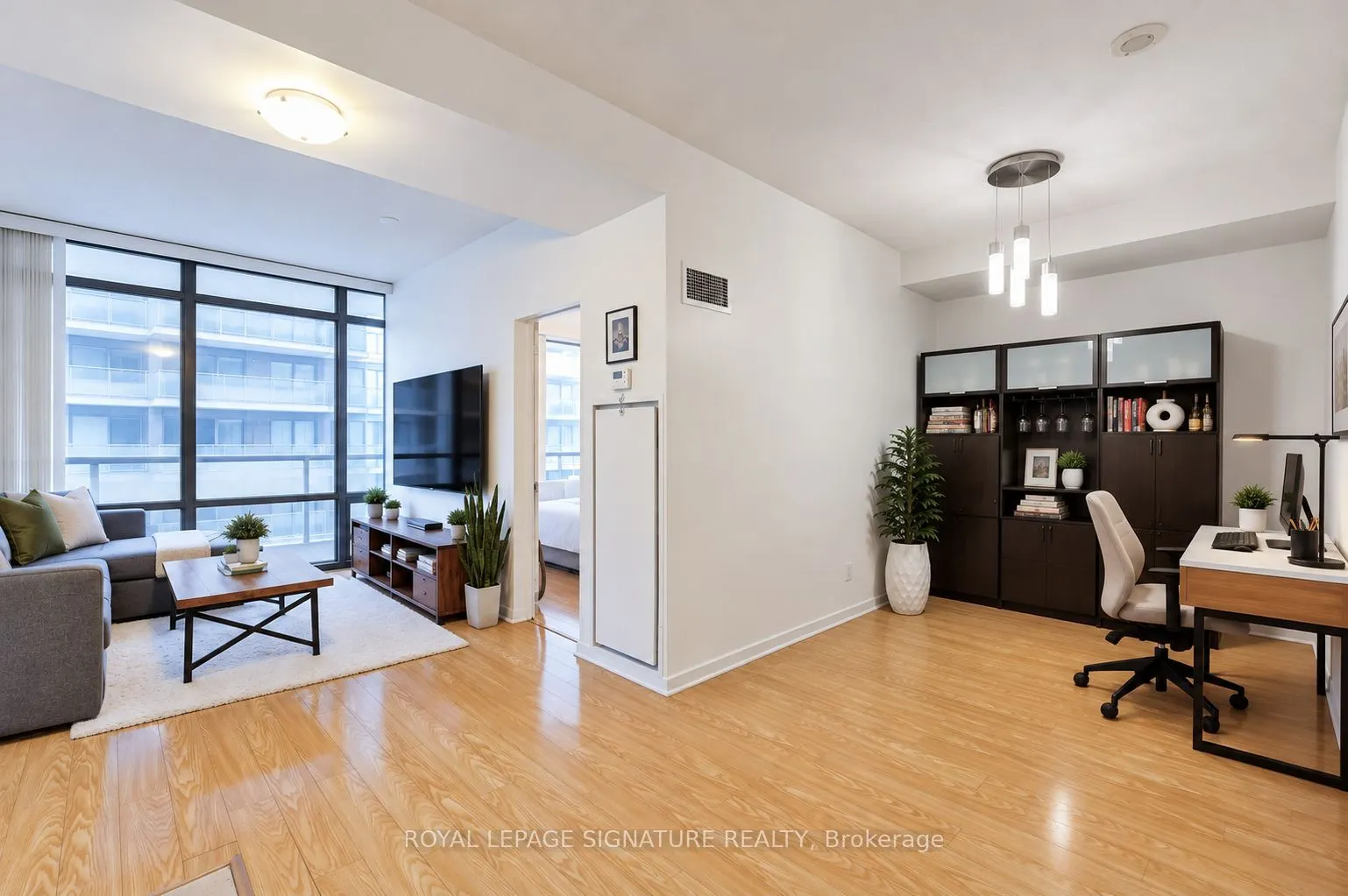 37 Grosvenor Street #2709