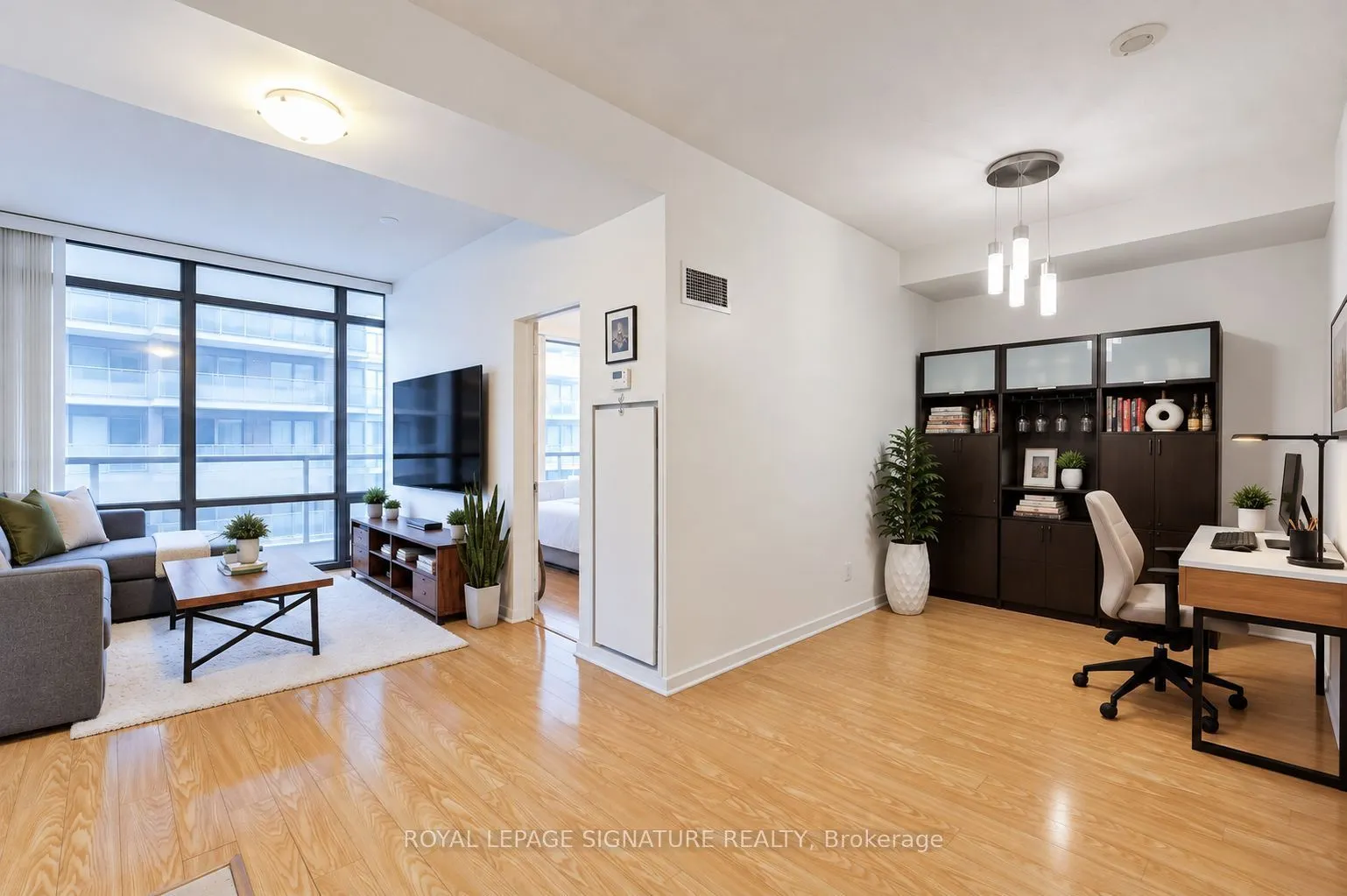 37 Grosvenor Street #2709