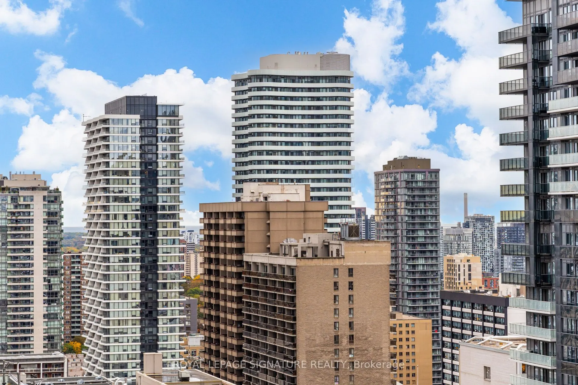 37 Grosvenor Street #2709