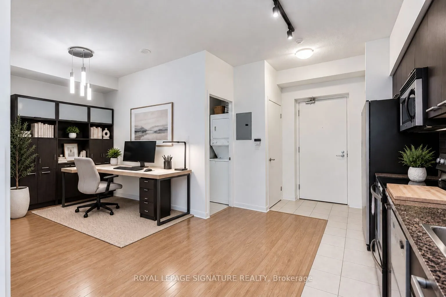 37 Grosvenor Street #2709