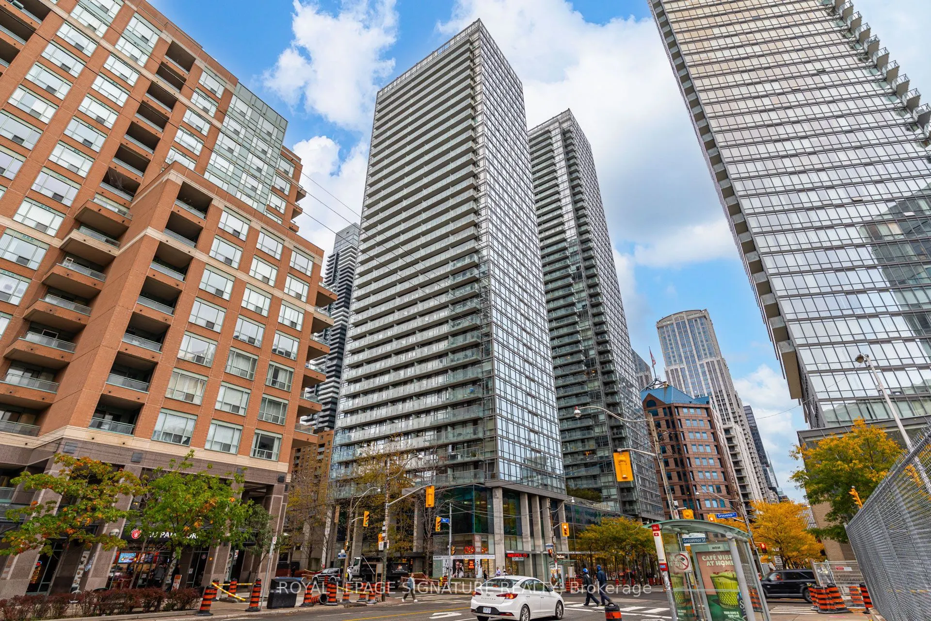 37 Grosvenor Street #2709