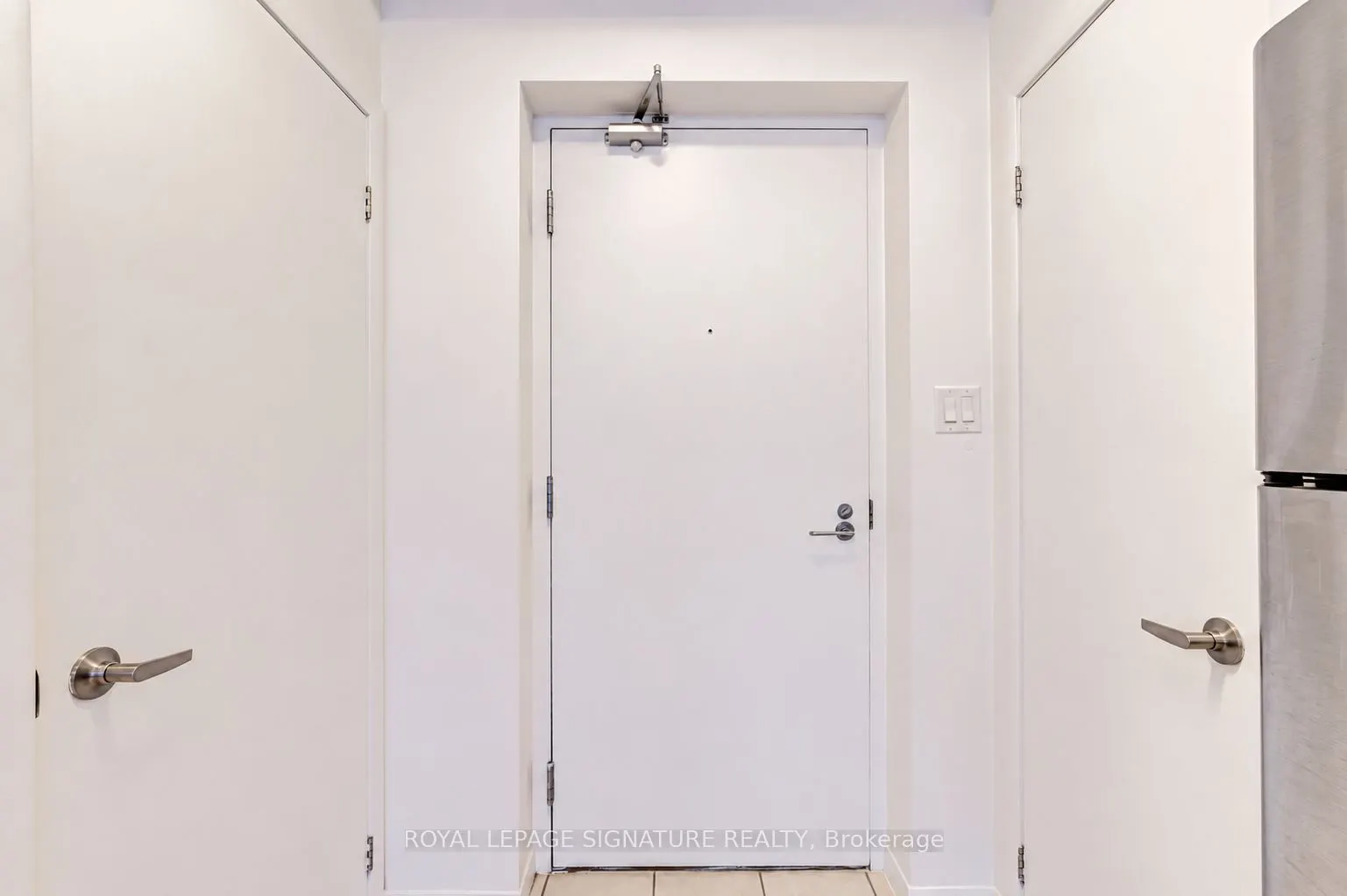 37 Grosvenor Street #2709