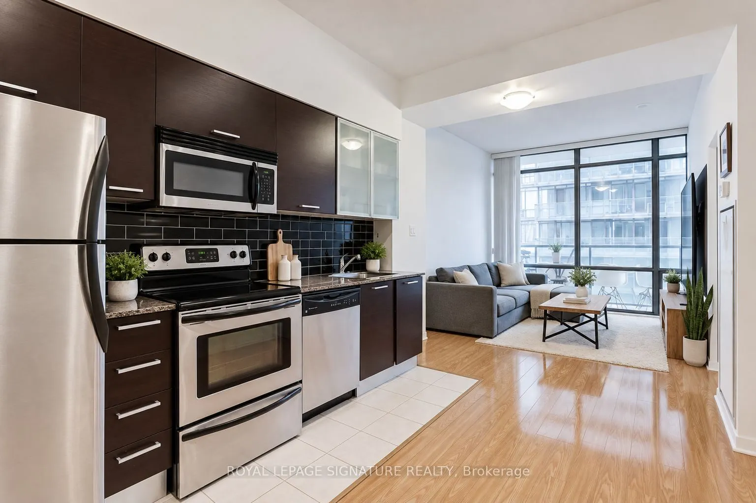 37 Grosvenor Street #2709