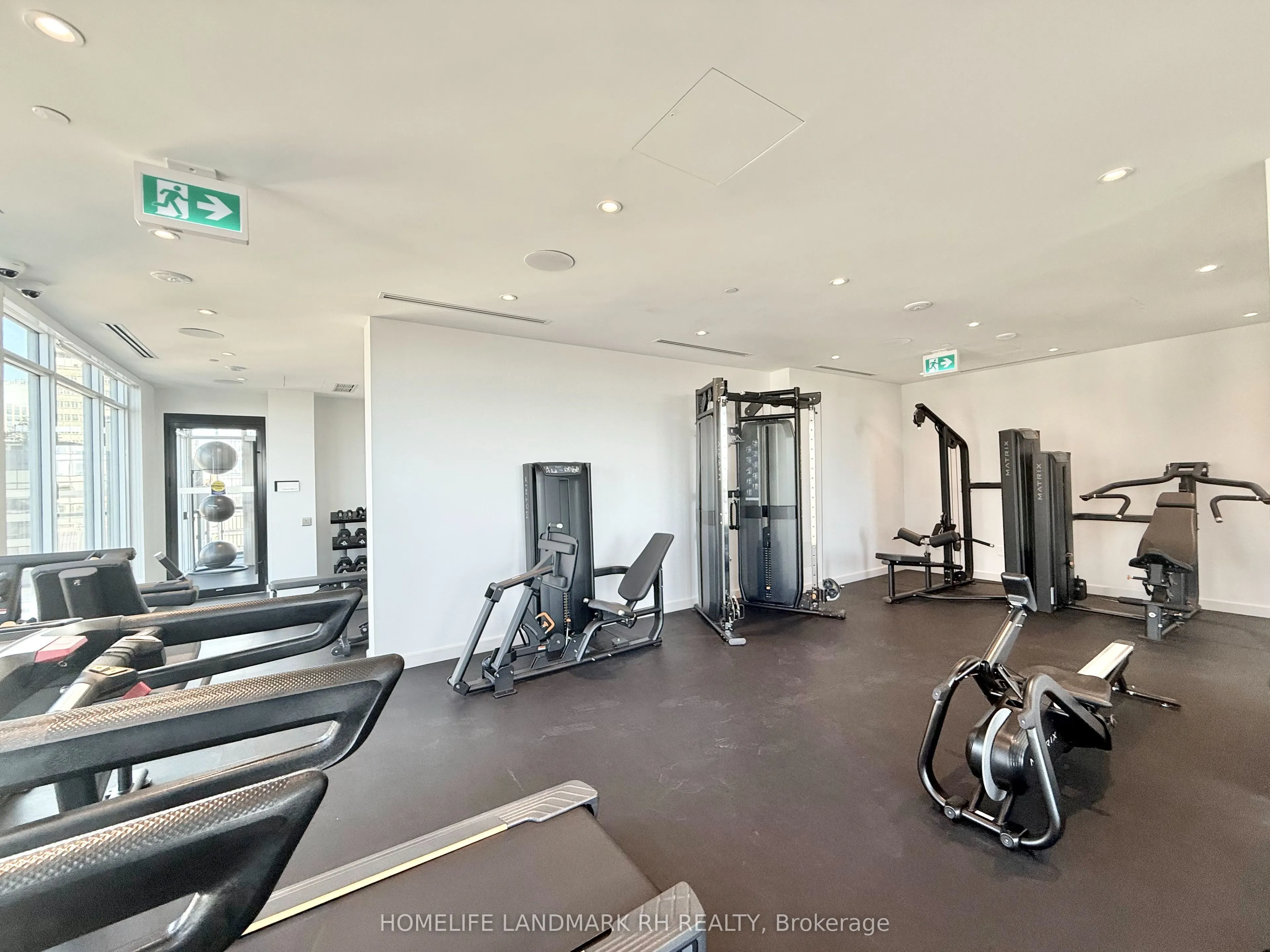 280 Dundas Street W #2706
