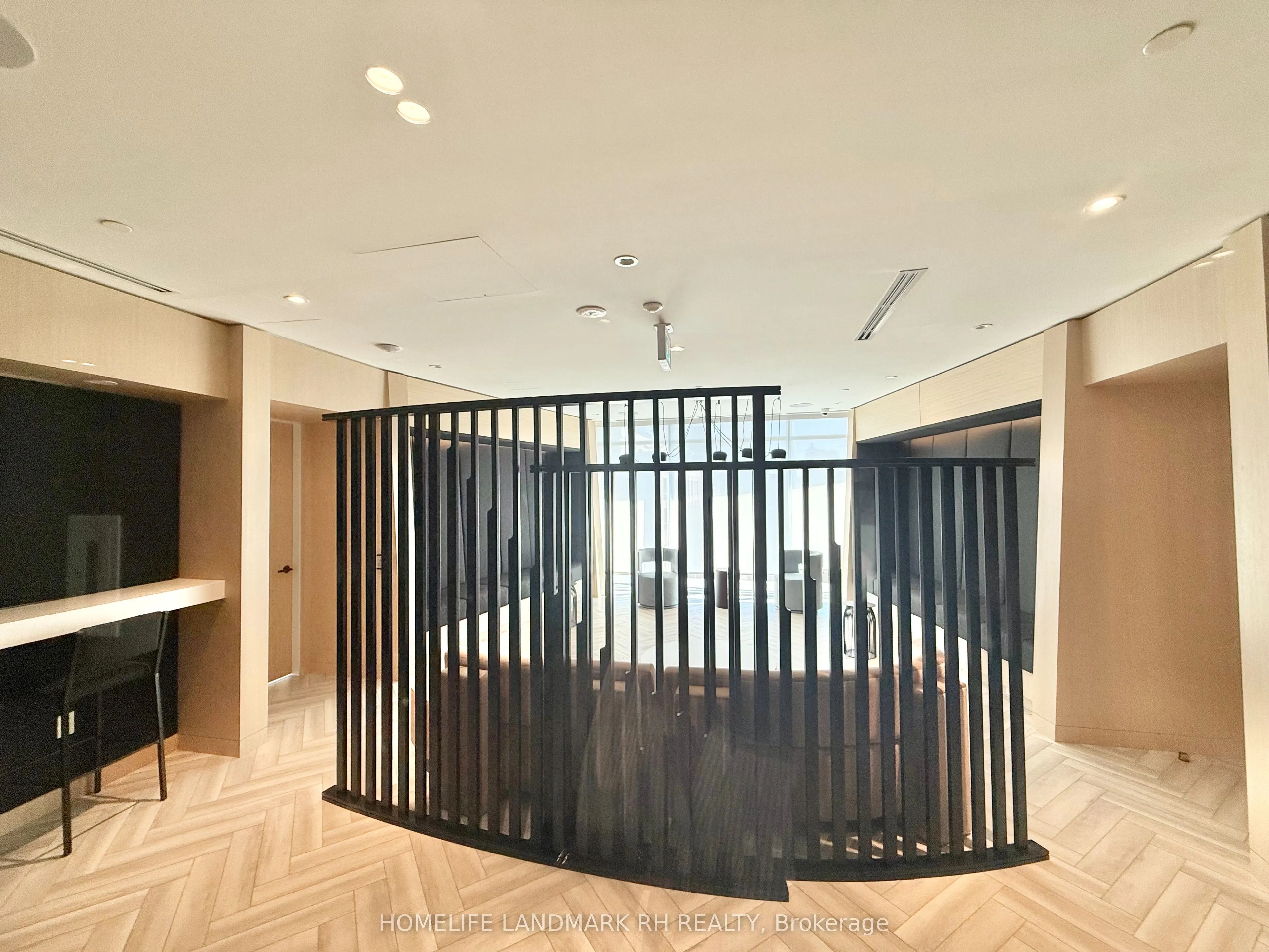 280 Dundas Street W #2706