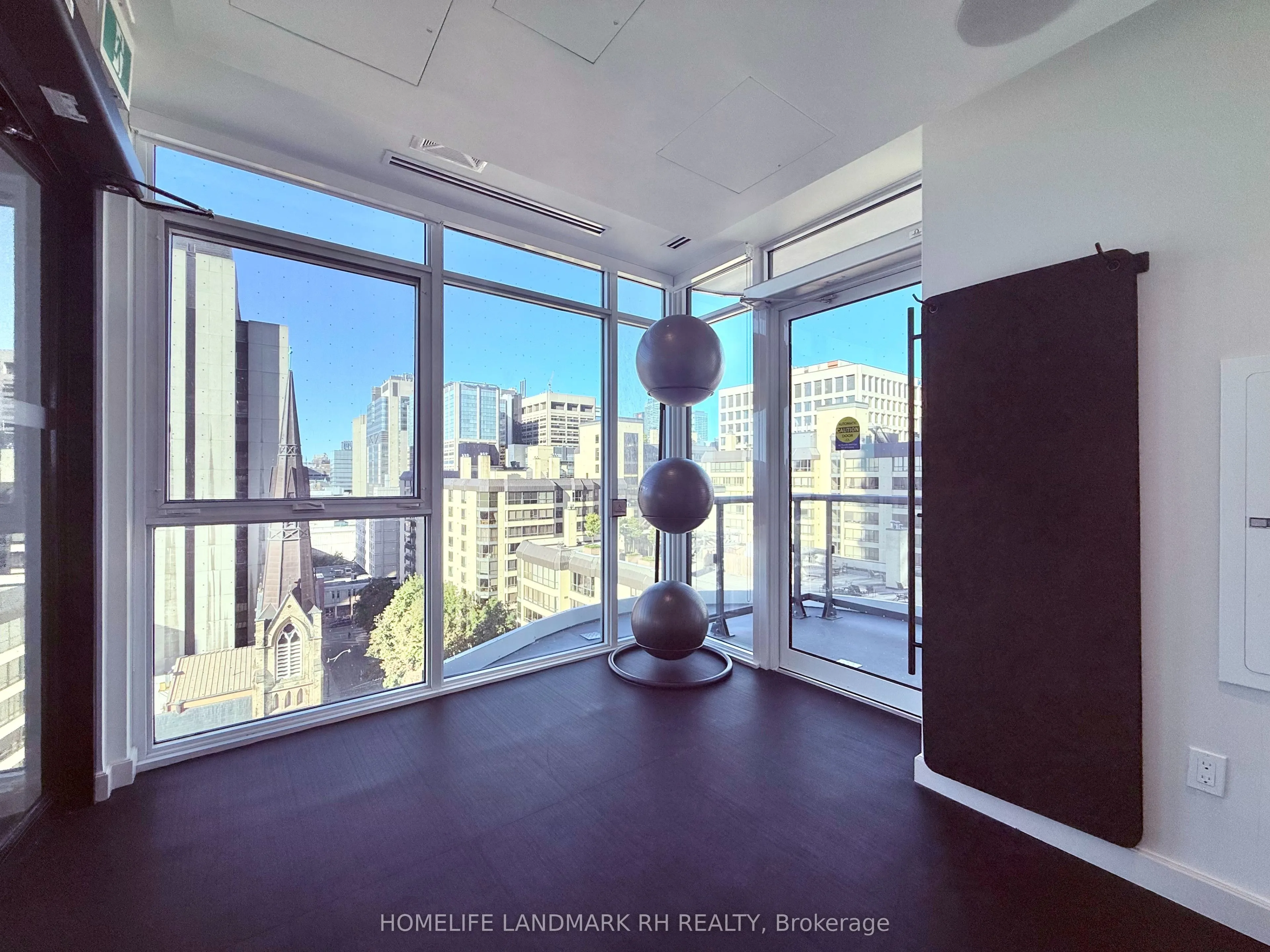 280 Dundas Street W #2706