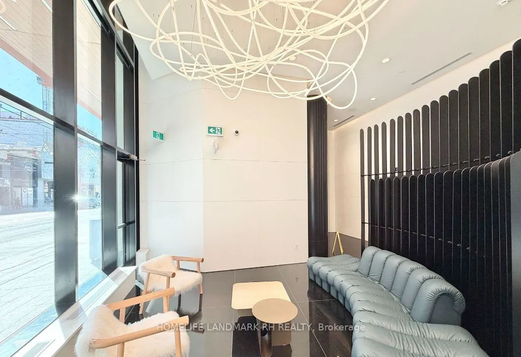 280 Dundas Street W #2706
