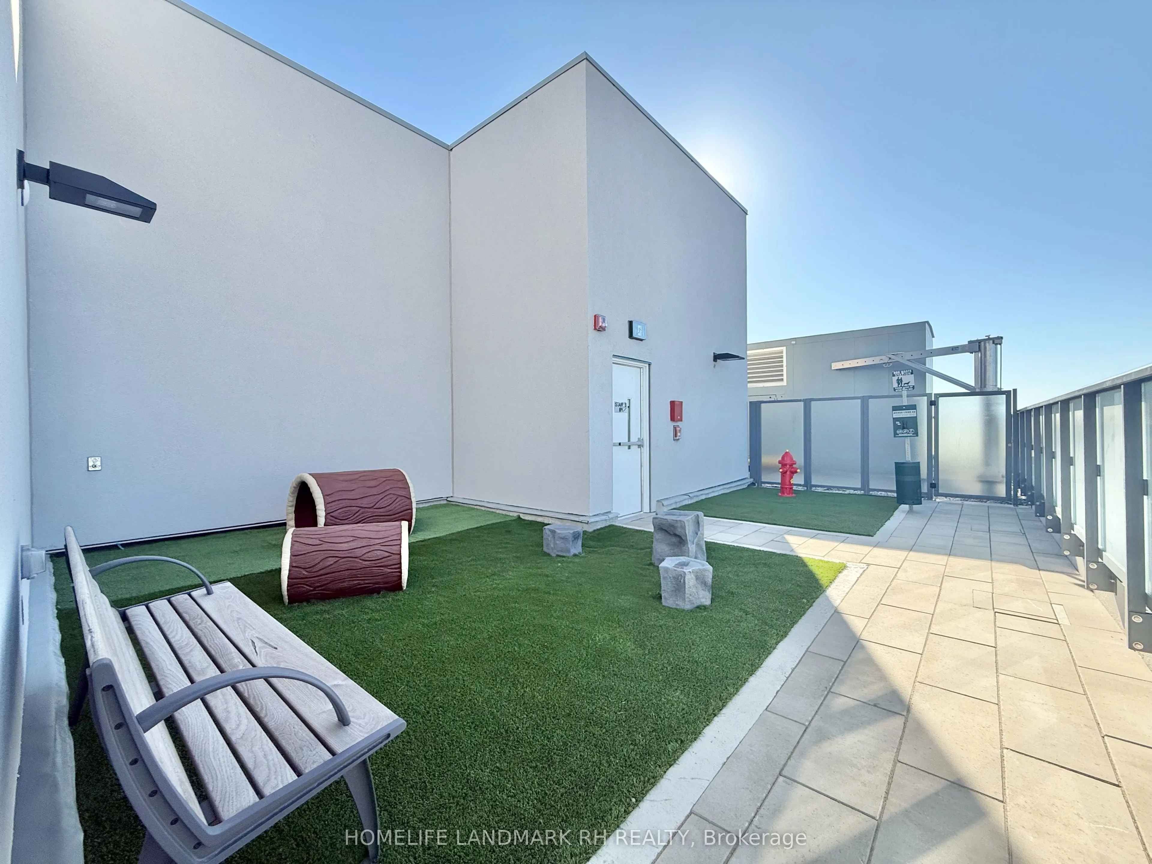 280 Dundas Street W #2706