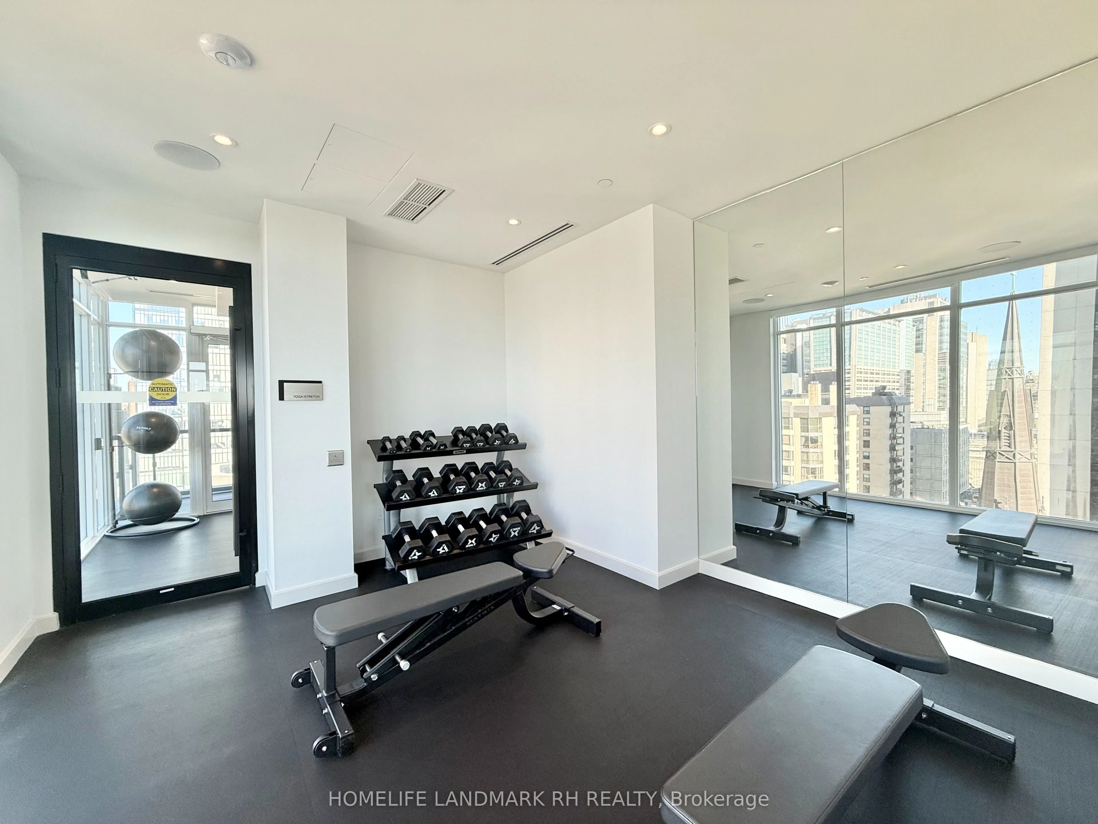 280 Dundas Street W #2706