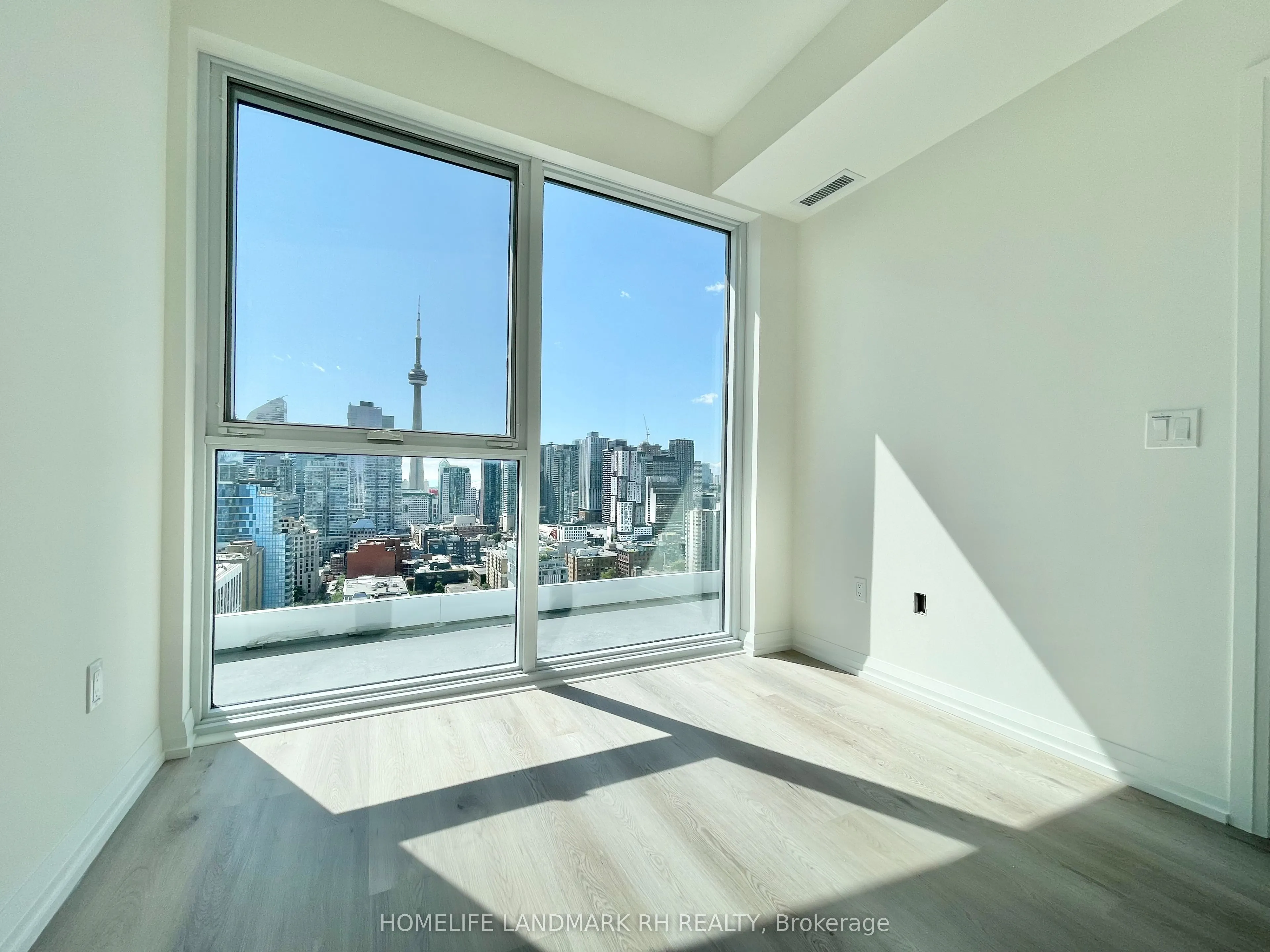 280 Dundas Street W #2706