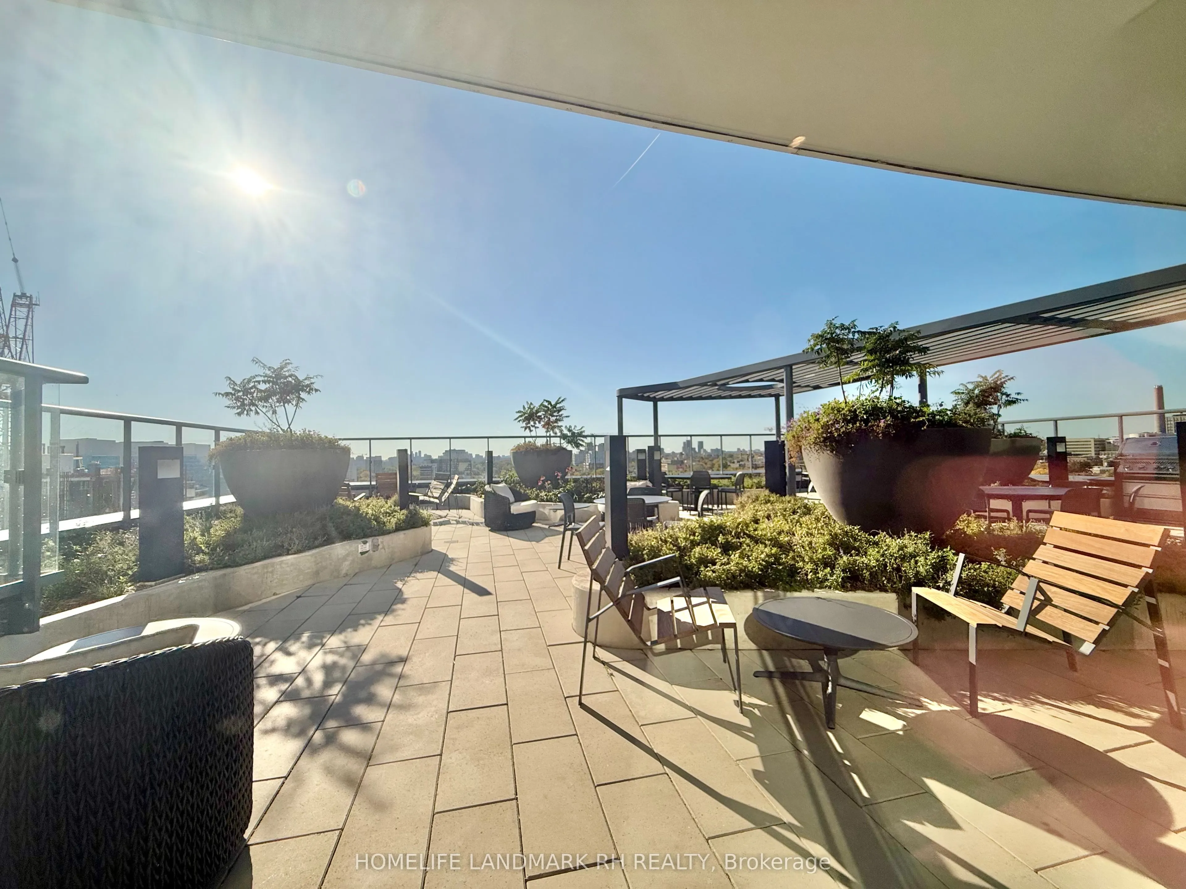 280 Dundas Street W #2706