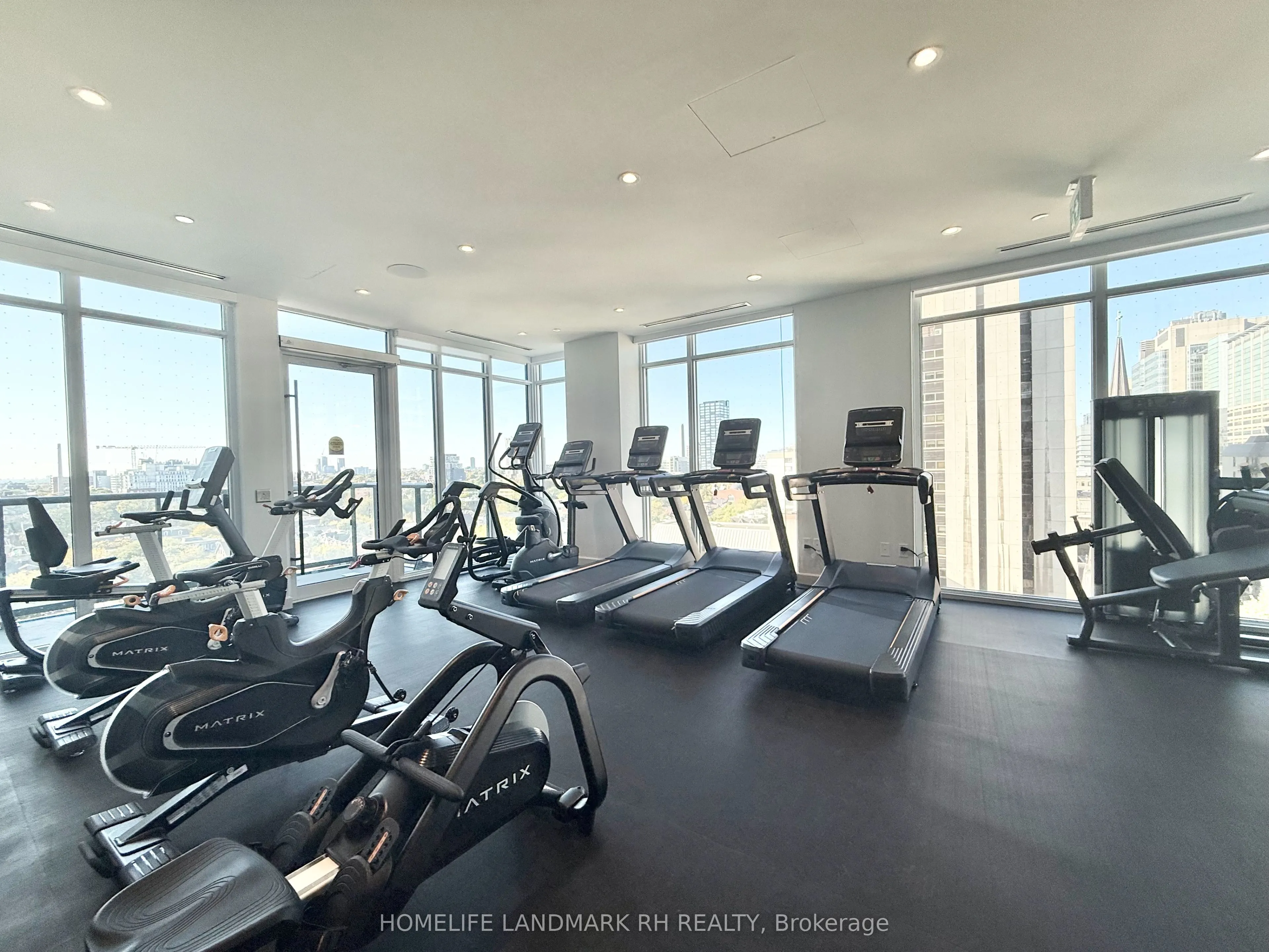 280 Dundas Street W #2706