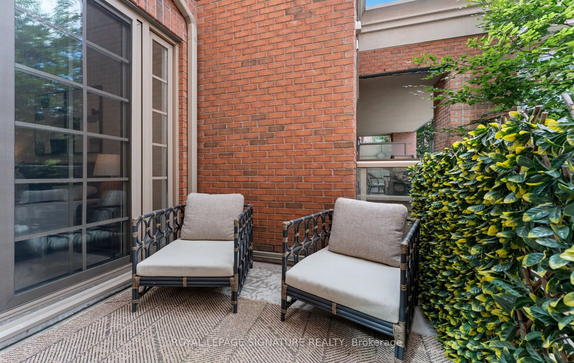 21 Burkebrook Place #337