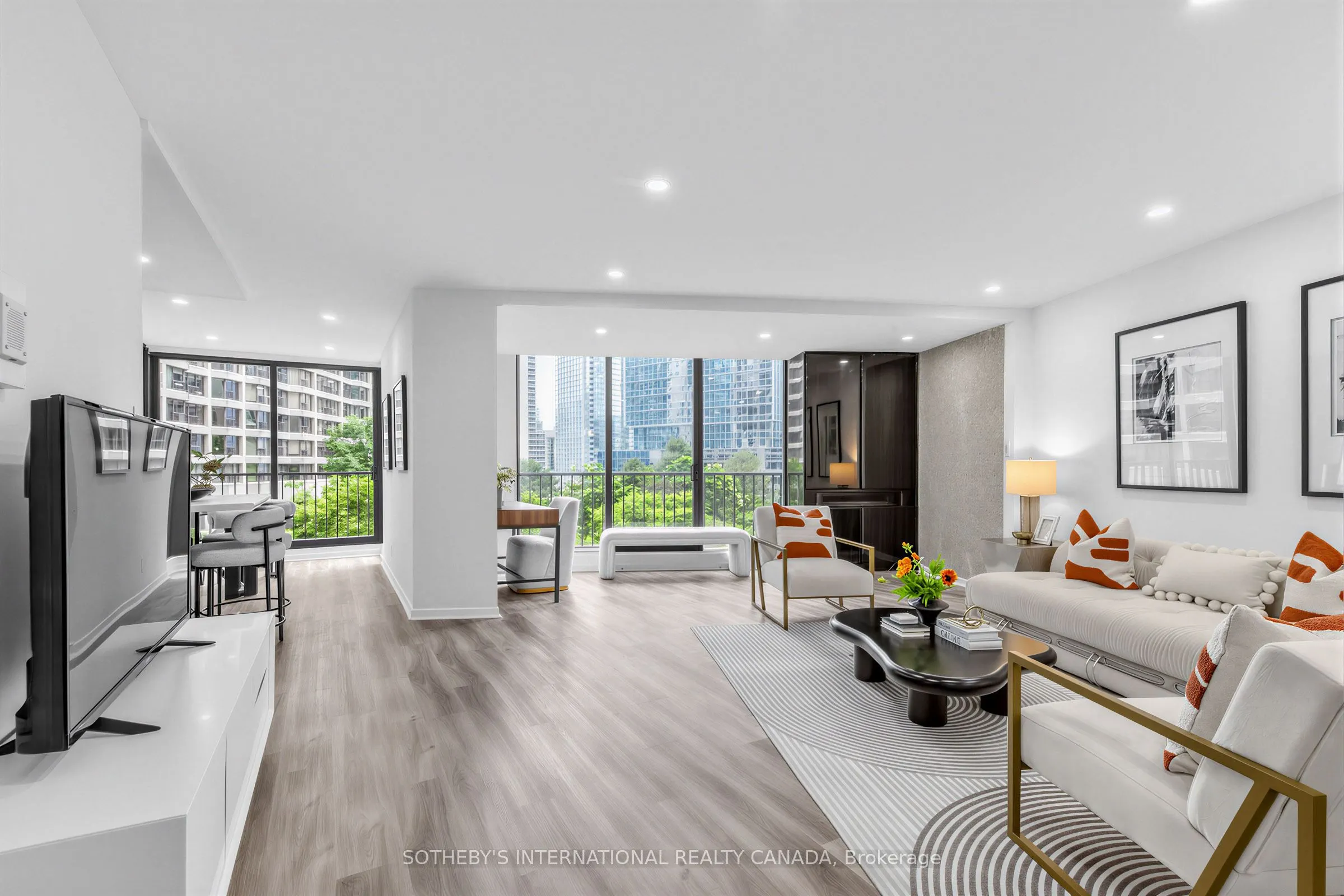 33 Harbour Square #1008