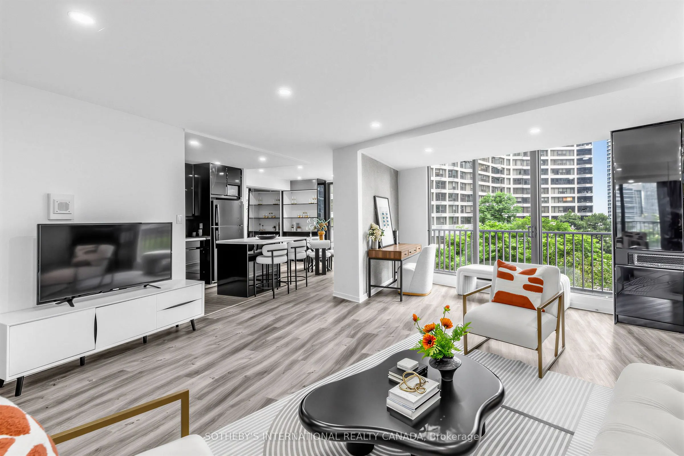 33 Harbour Square #1008