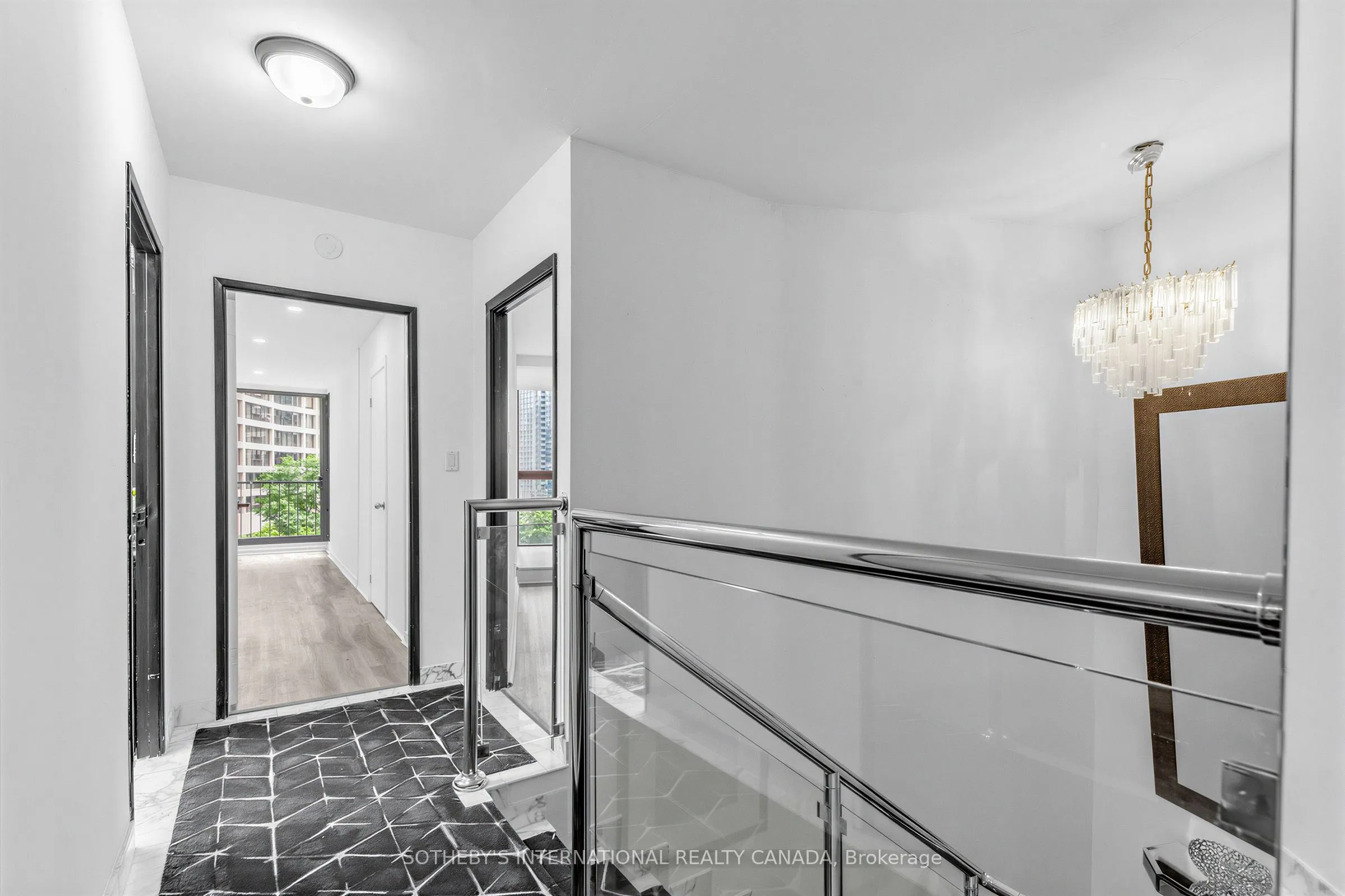33 Harbour Square #1008