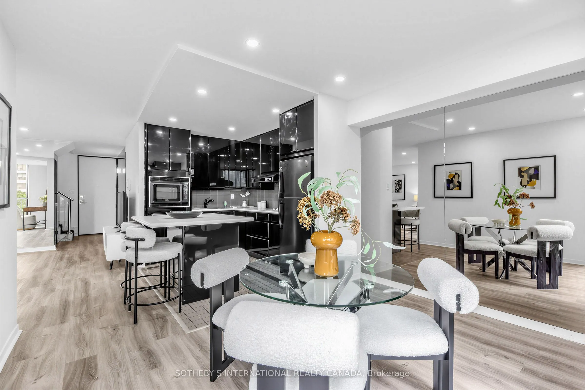 33 Harbour Square #1008