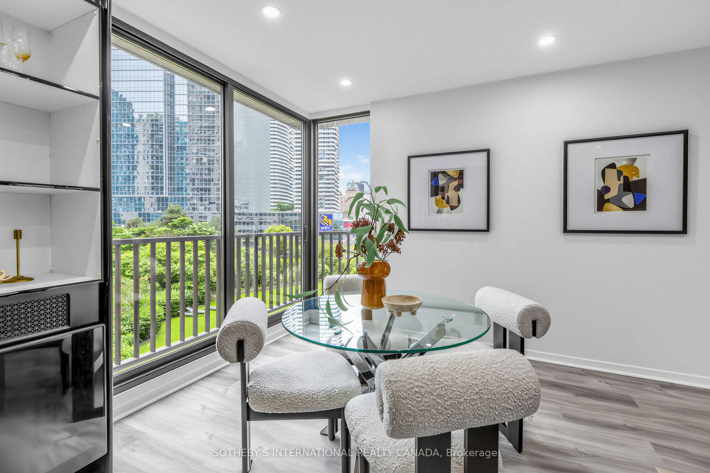 33 Harbour Square #1008