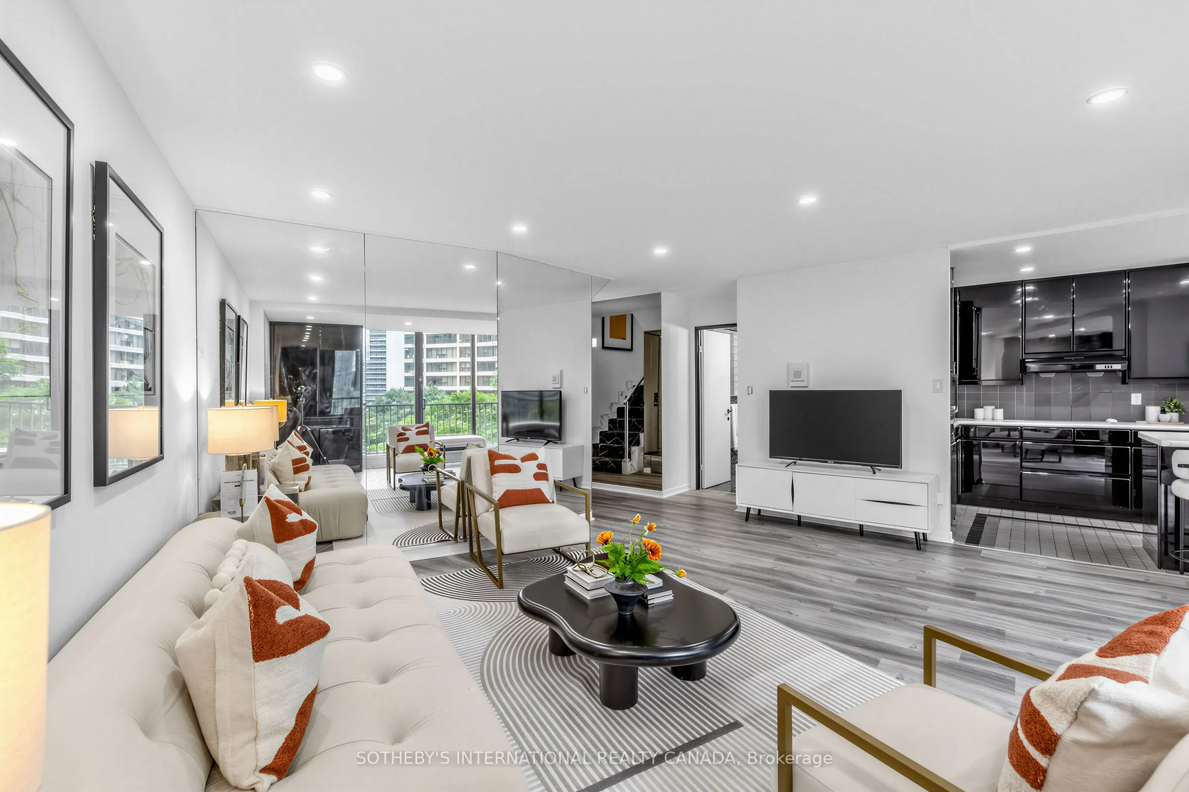 33 Harbour Square #1008