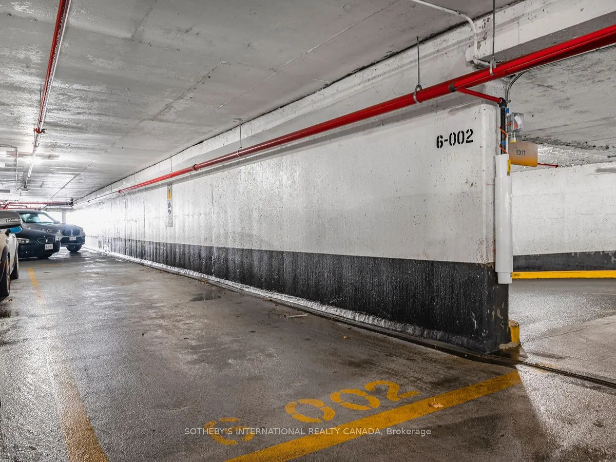 33 Harbour Square #1008