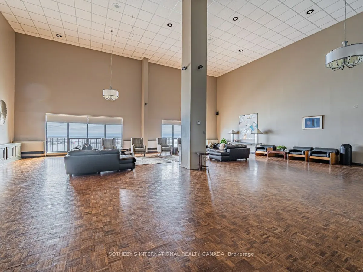 33 Harbour Square #1008
