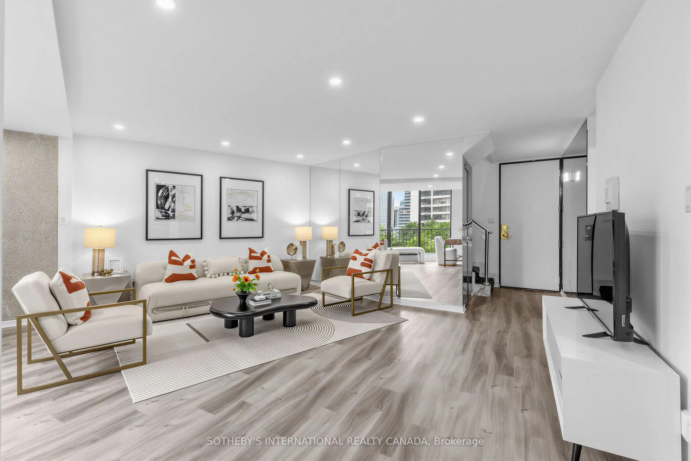 33 Harbour Square #1008