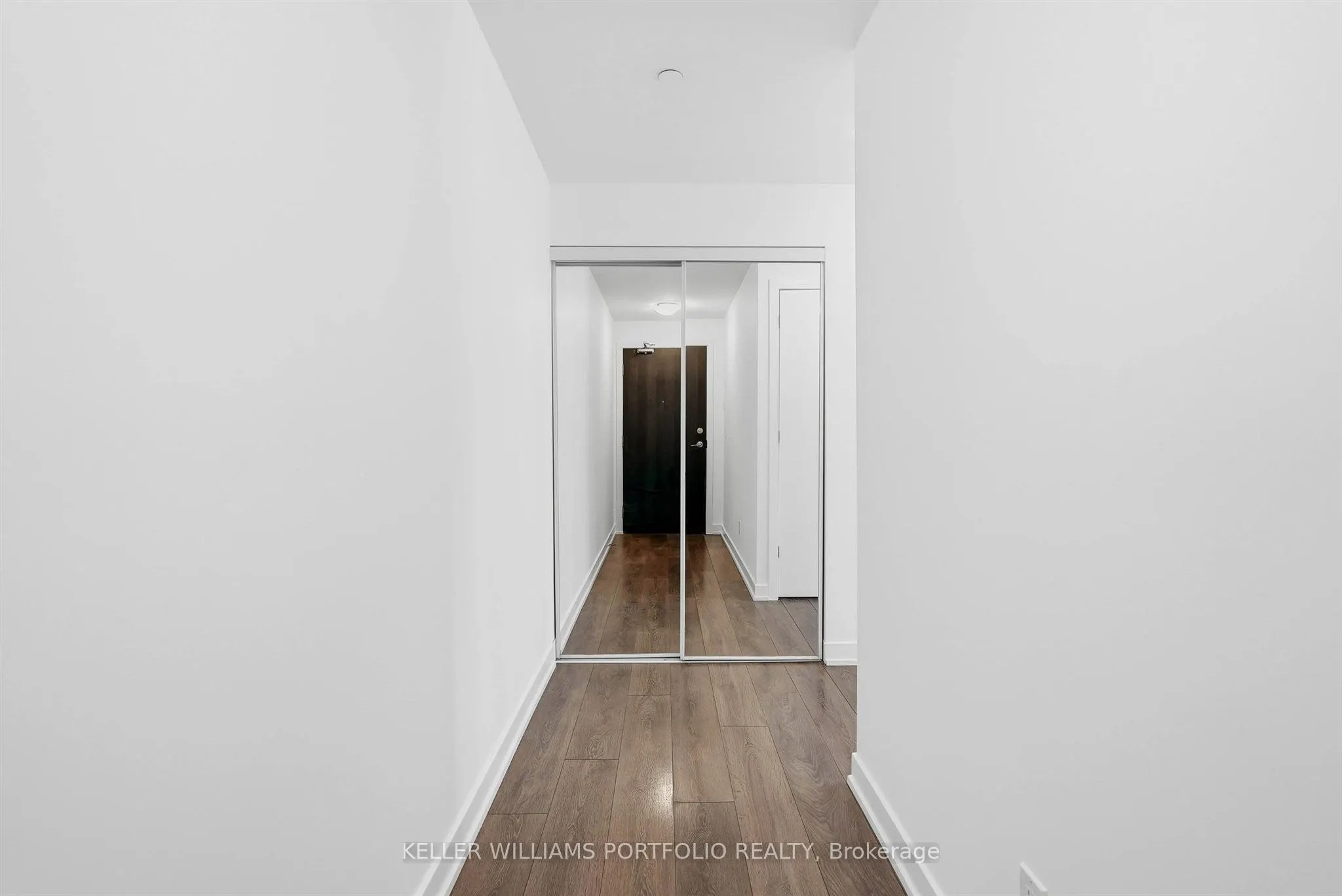 50 Bruyeres Mews #1009